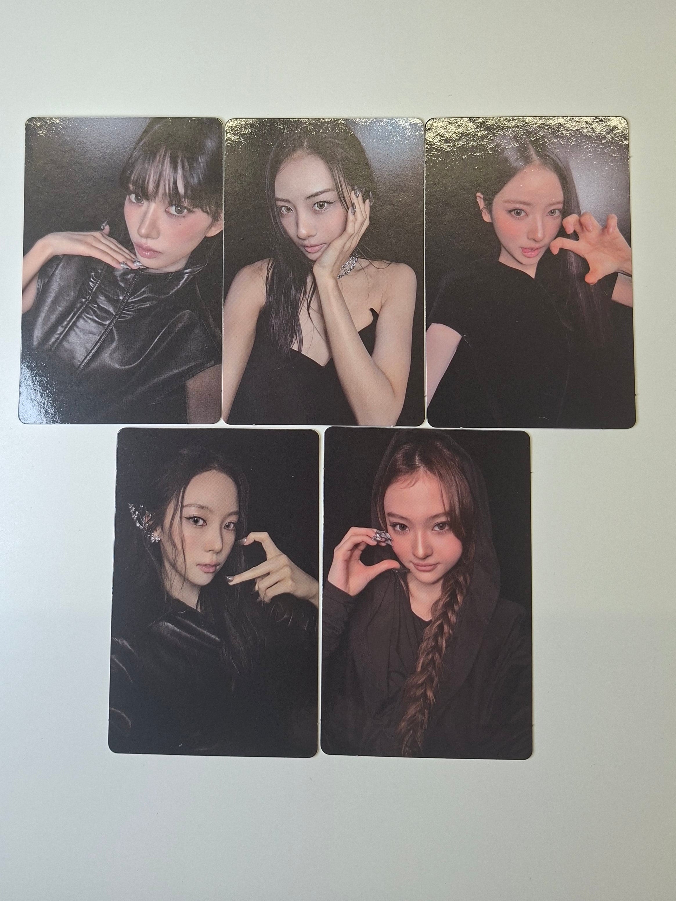Meovv Bite Now Pop Up Cape Photocard