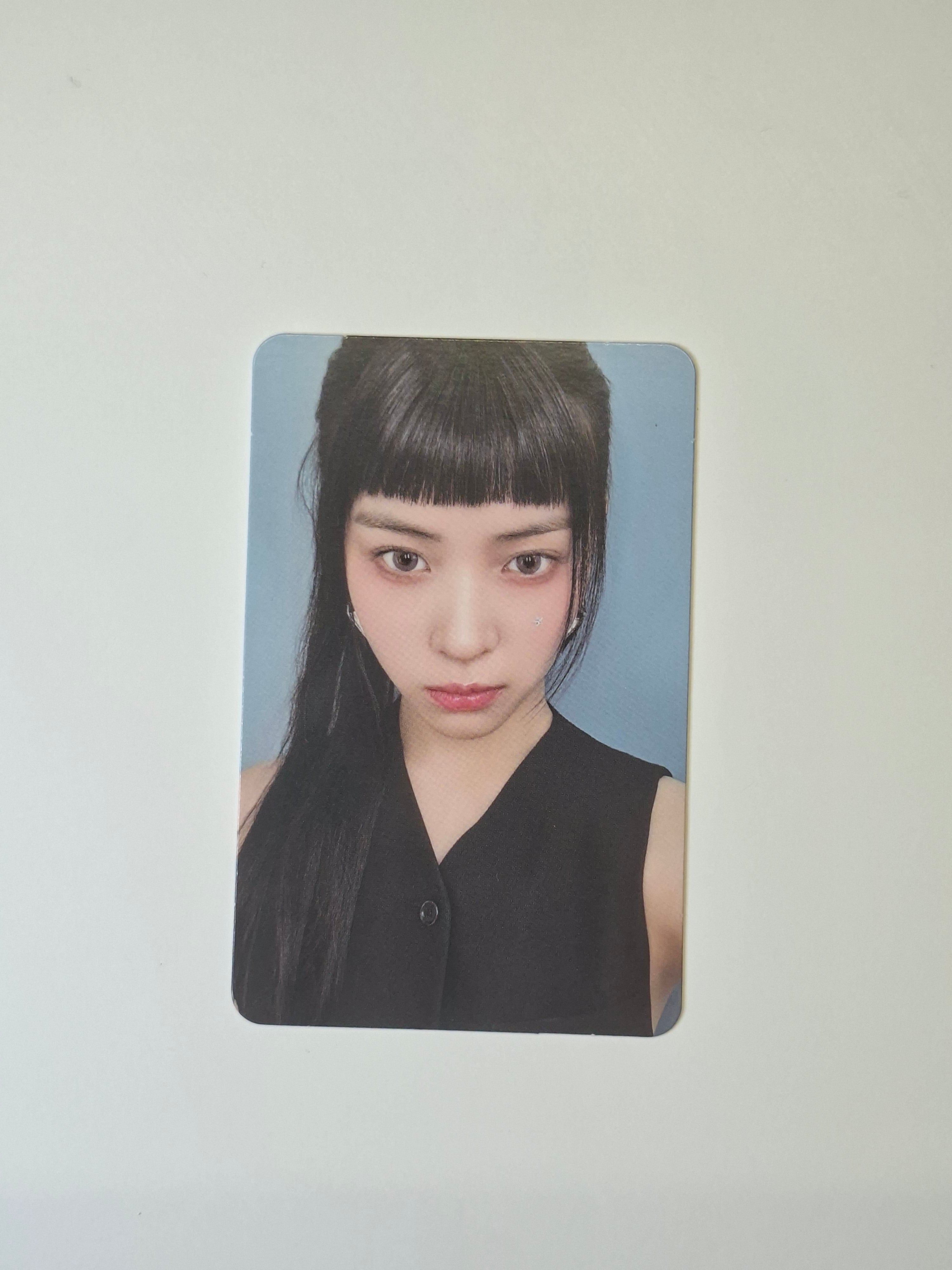 Itzy Gold Photobook Album Photocard