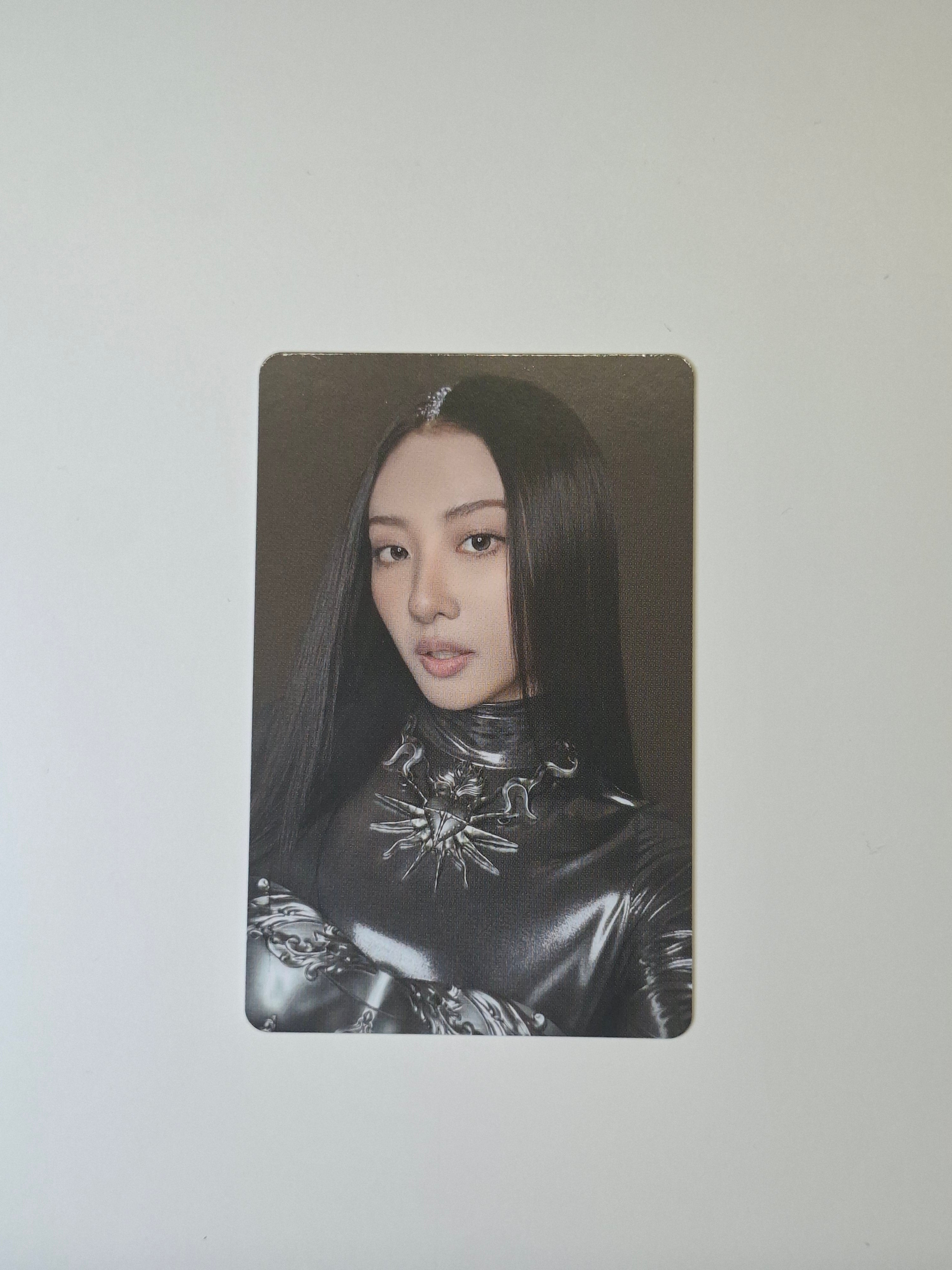 Meovv Bite Now Pop Up Bracelet Photocard
