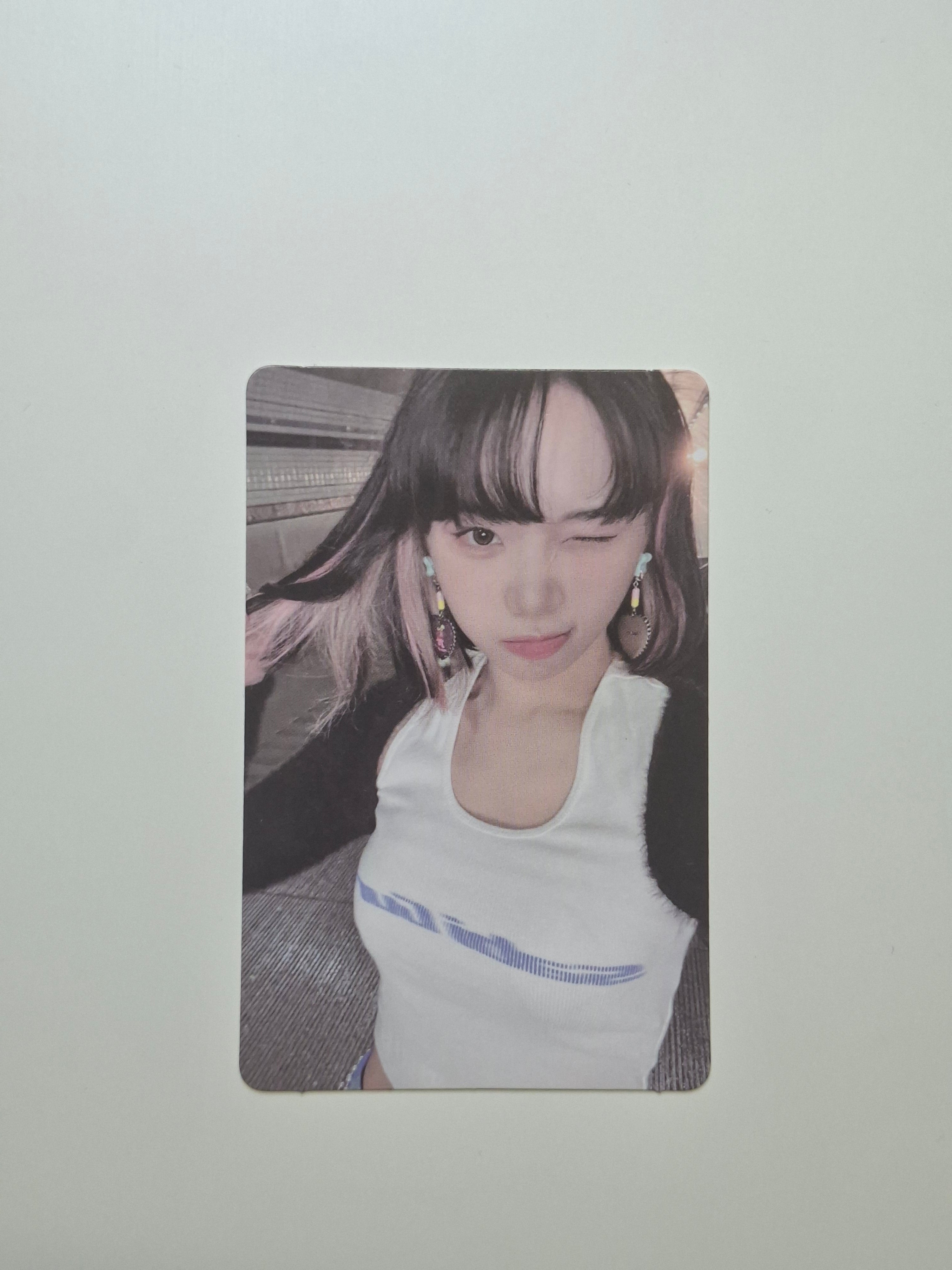 Lesserafim Antifragile Compact Version Chaewon
