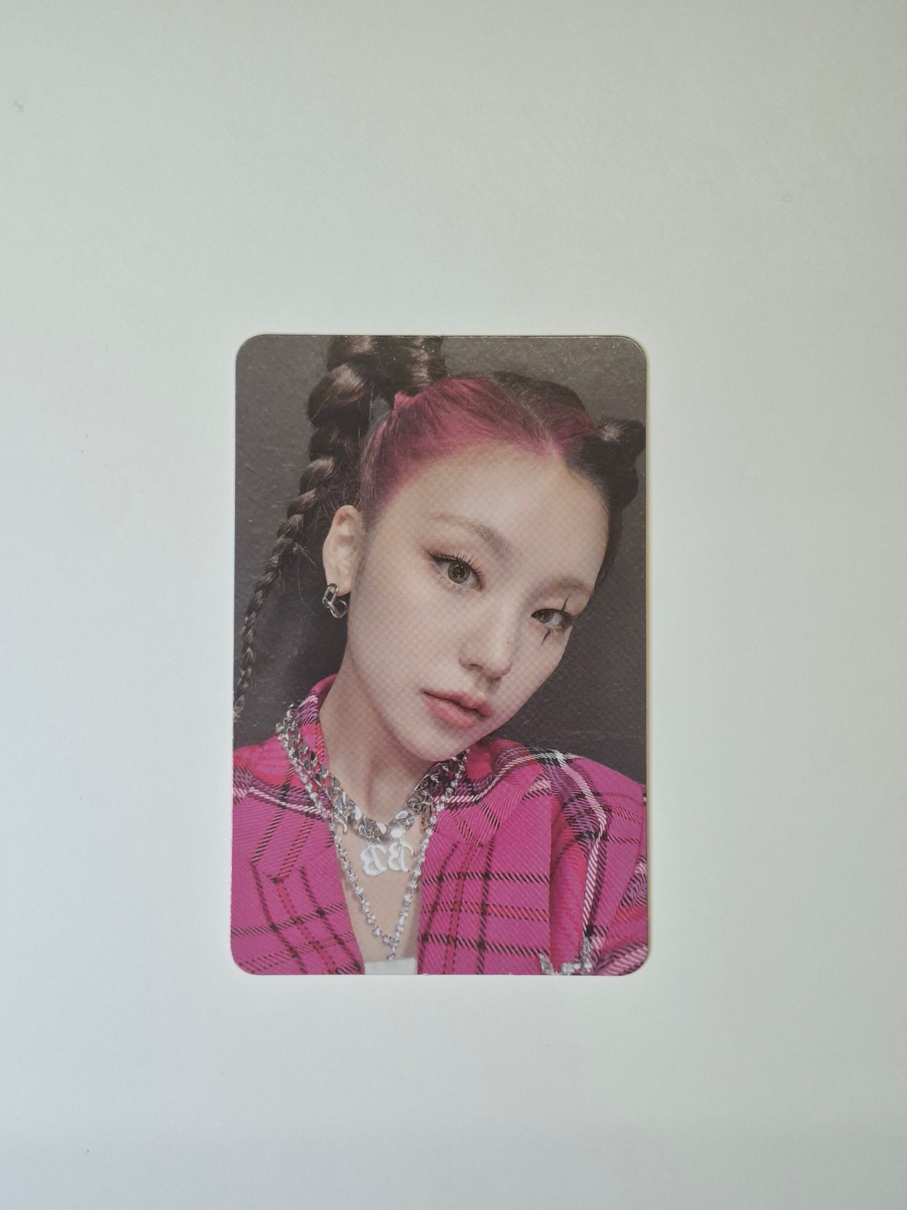 Itzy Crazy in Love Album Photocard