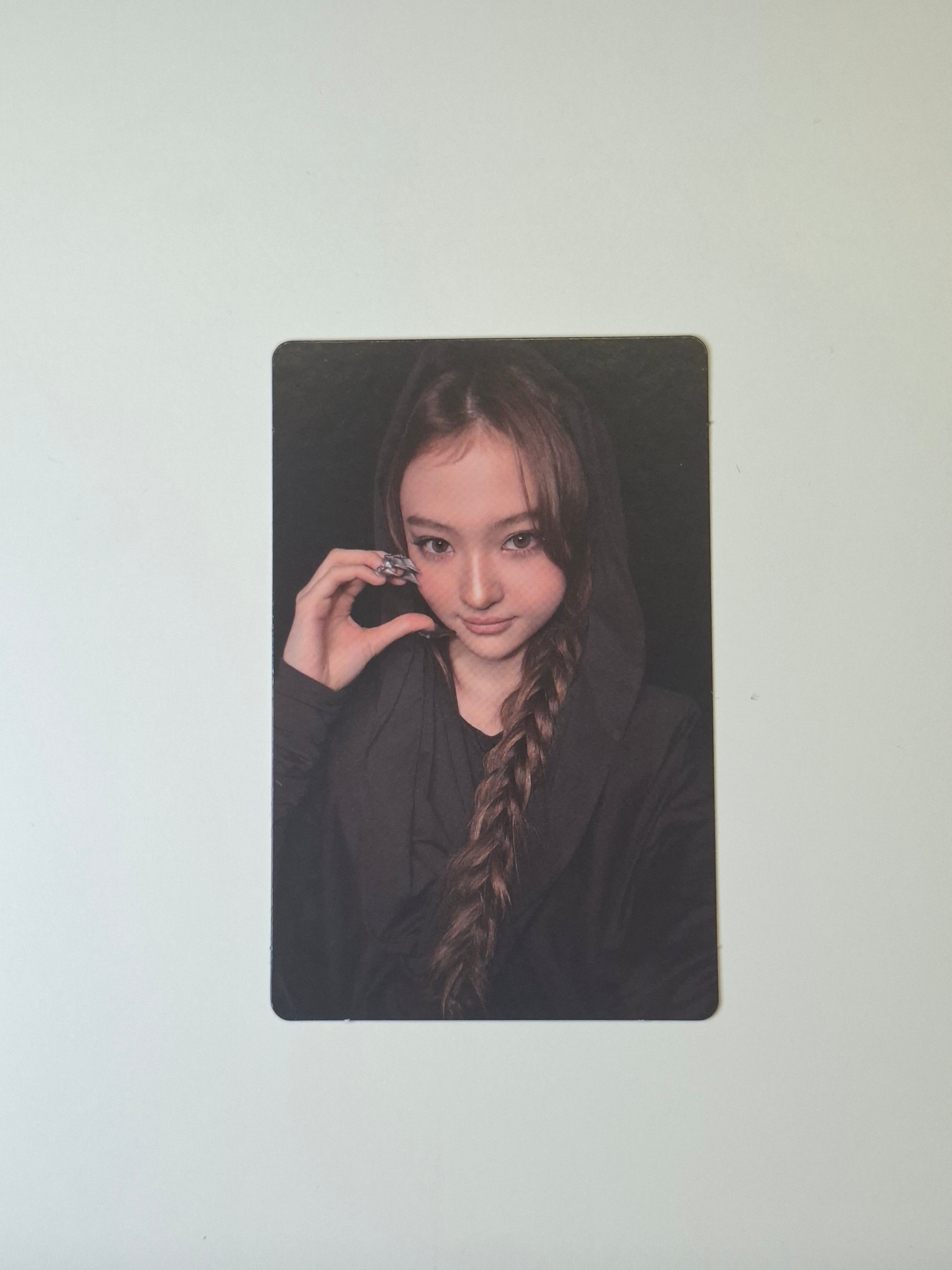 Meovv Bite Now Pop Up Cape Photocard