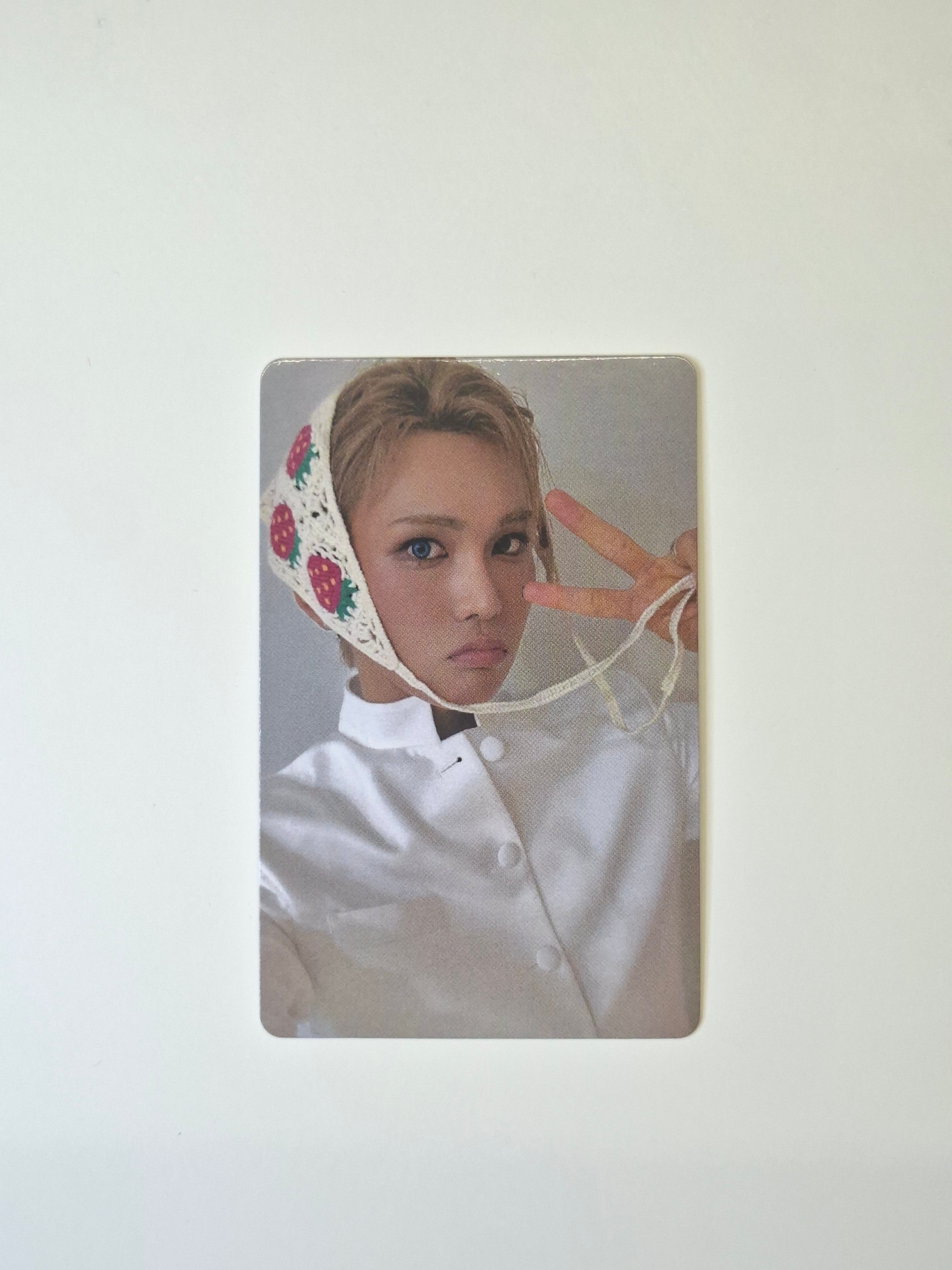 Xlov I One Fanplee Fansign Photocard