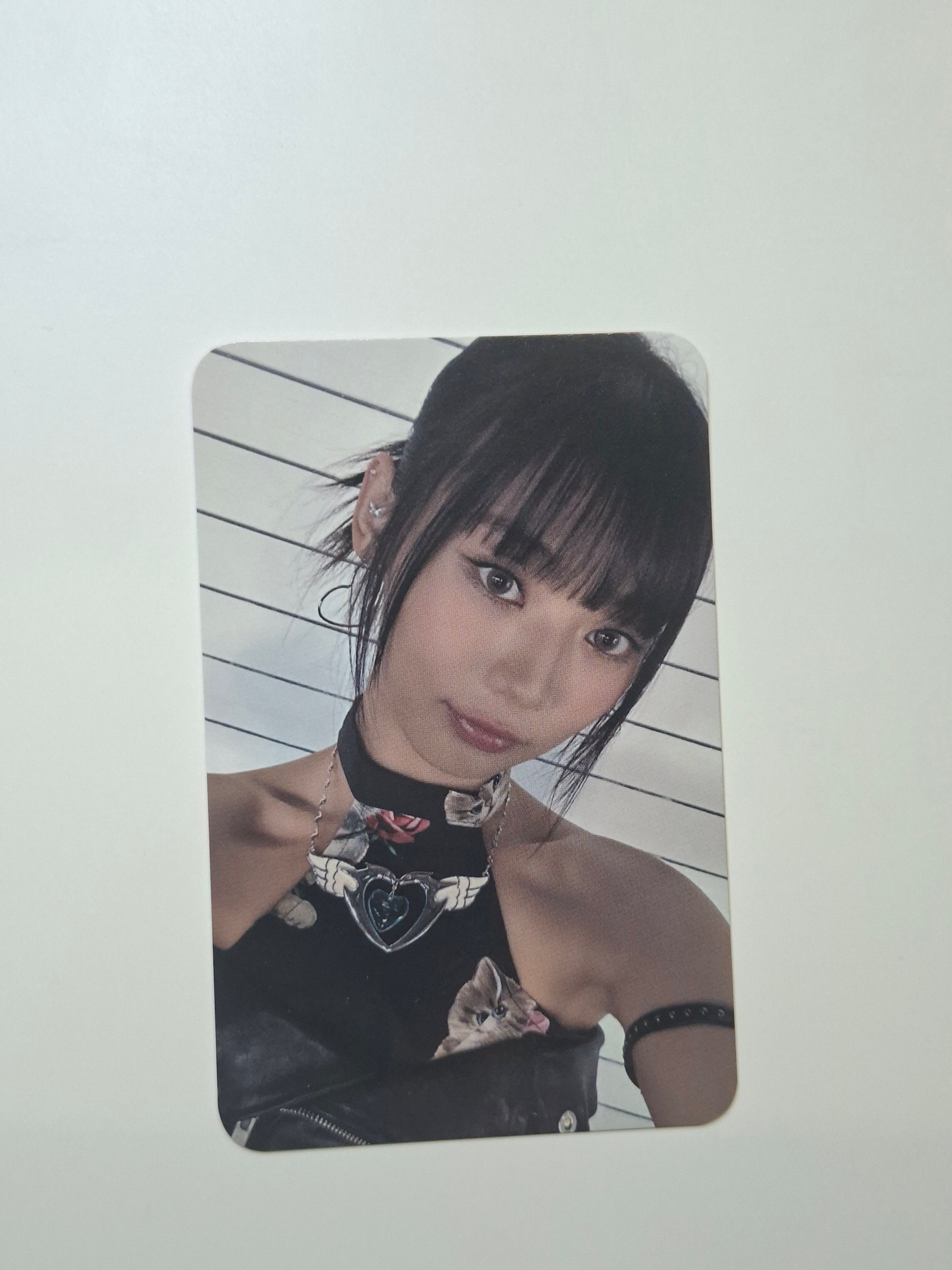 Unis Curious Hello82 Signed Album Event Photocard