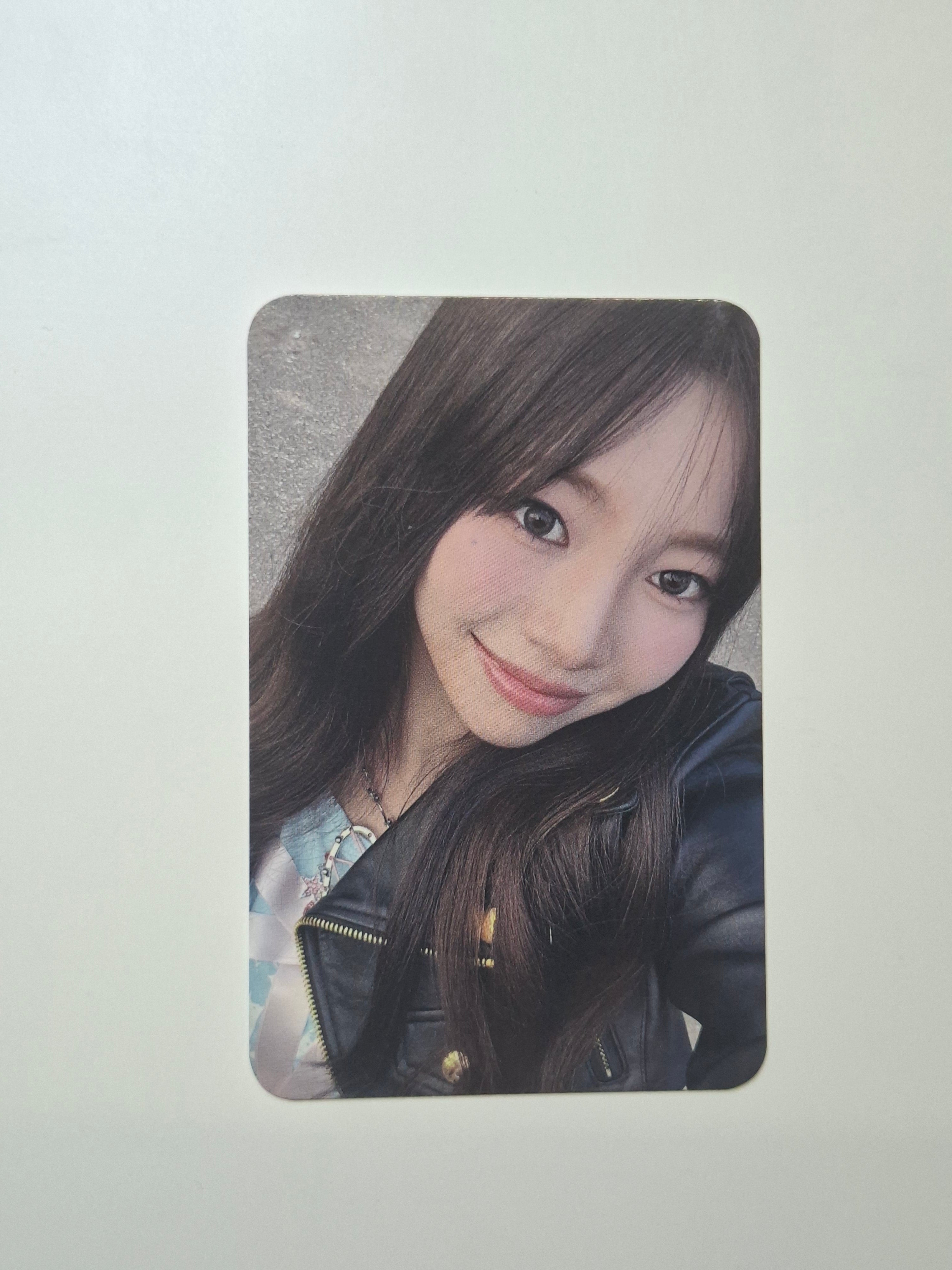 Unis Curious Hello82 Signed Album Event Photocard
