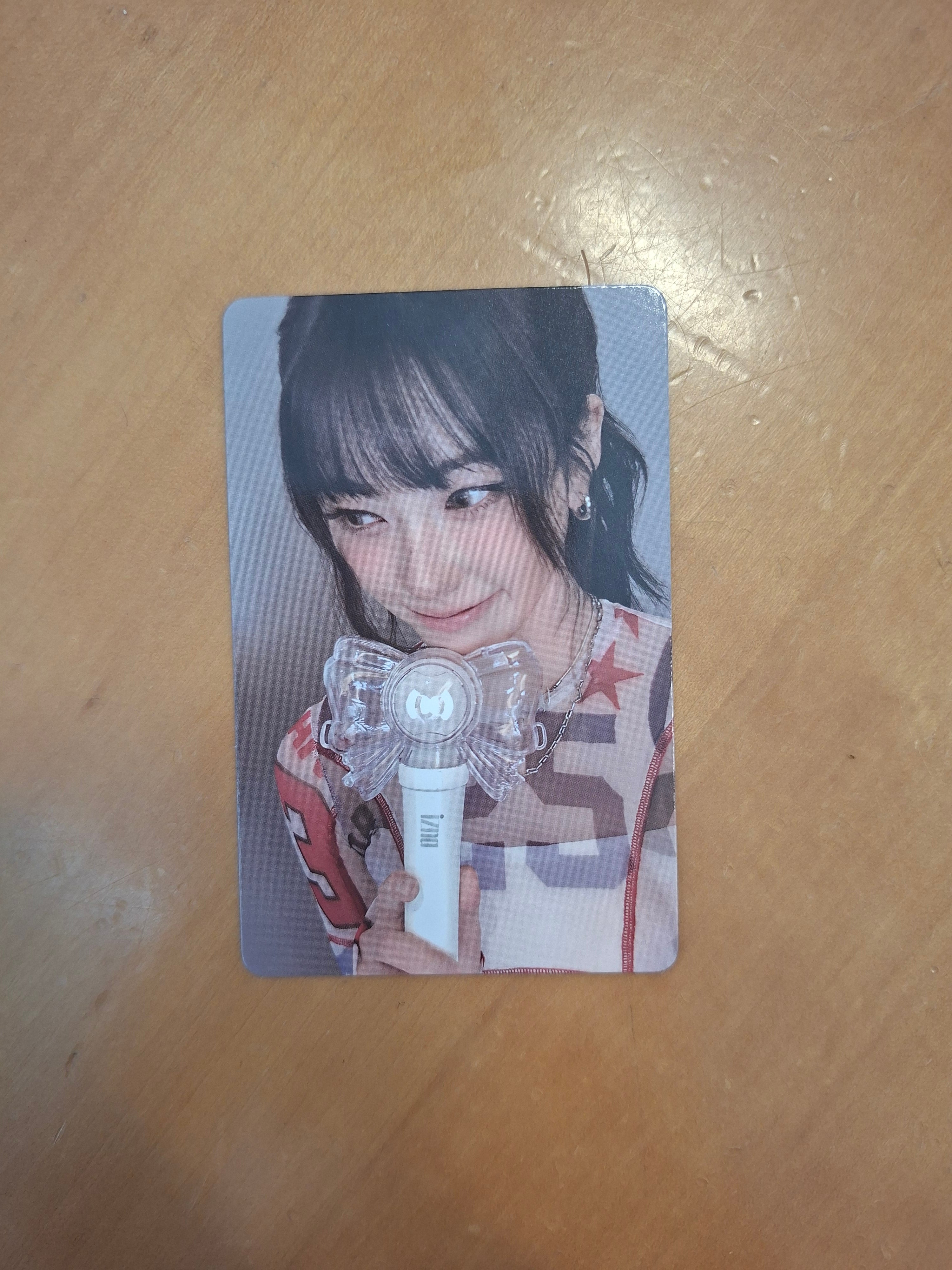 Izna Lightstick Photocard