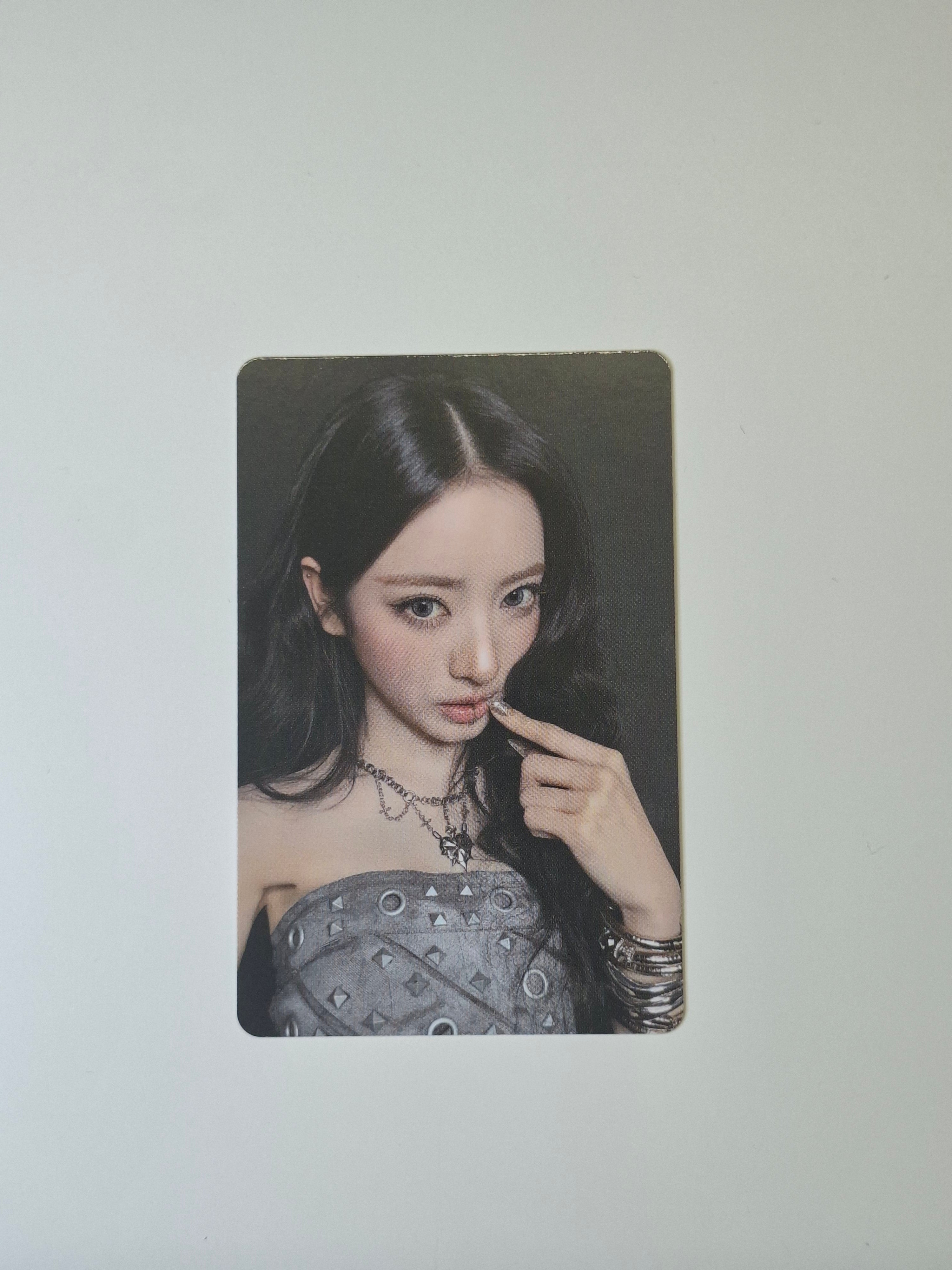 Meovv Bite Now Pop Up Bracelet Photocard