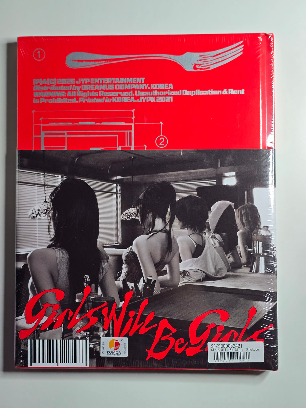 Itzy Girls Will Be Girls Photobook Version