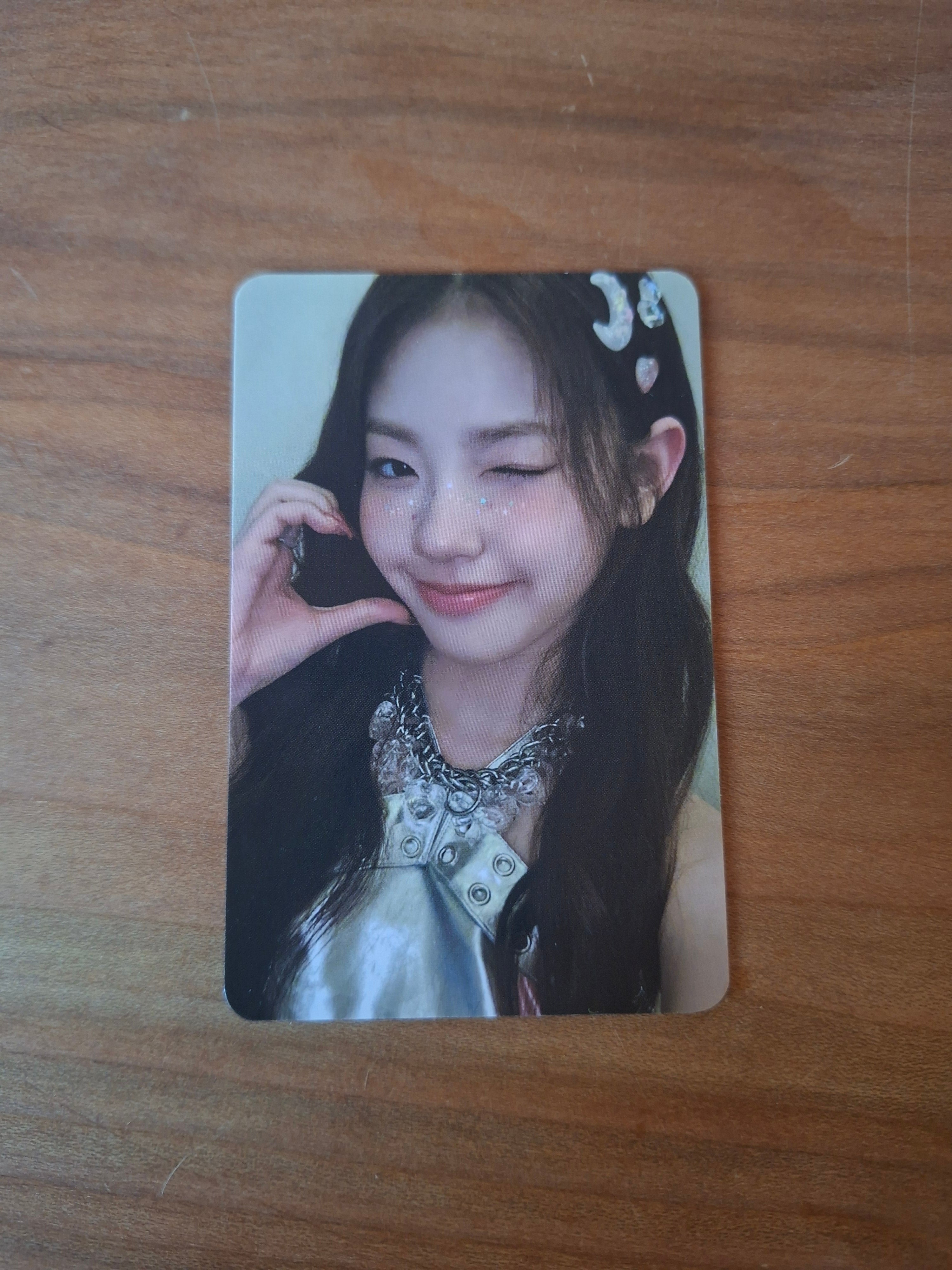 We Unis Pop up Store Photocard Set