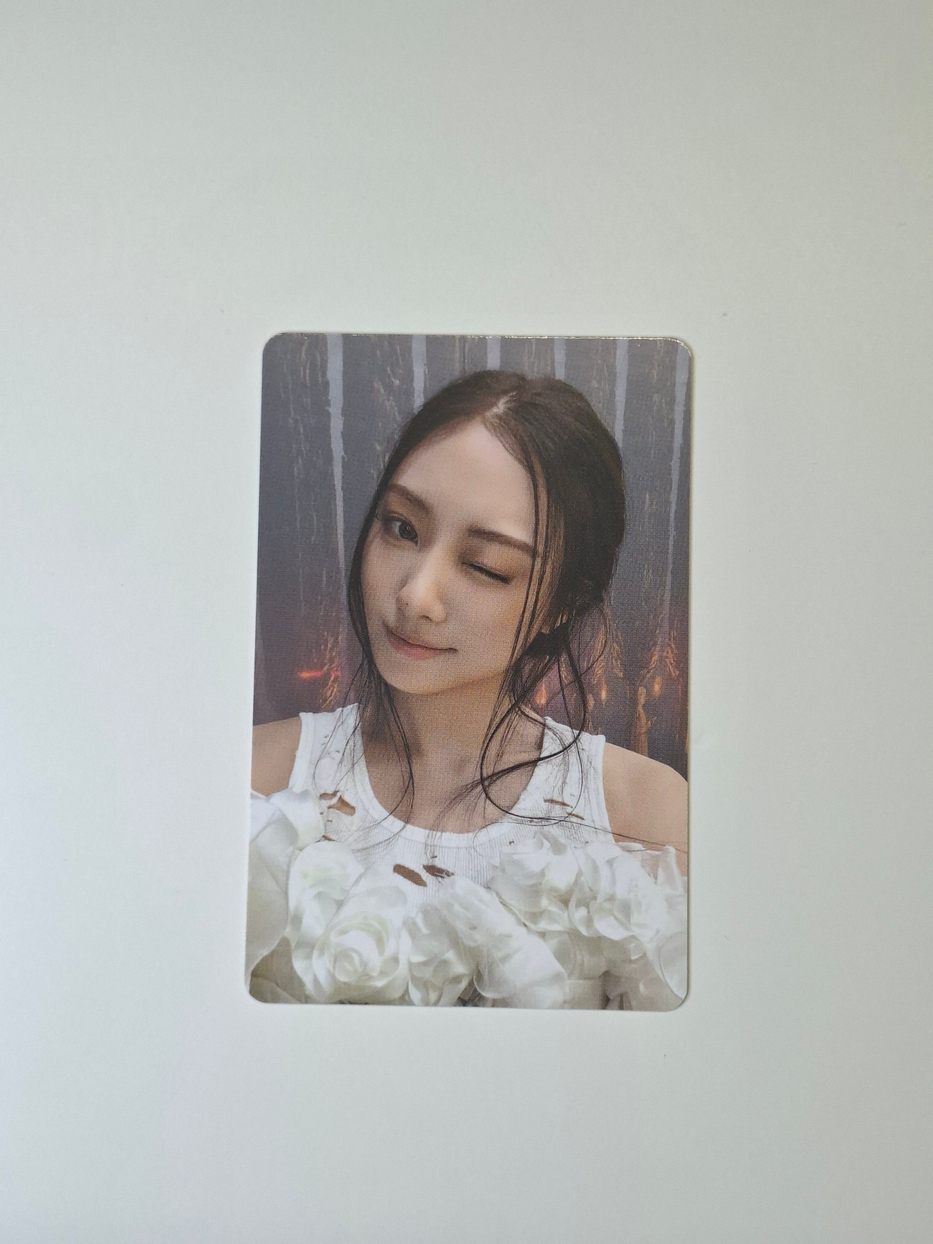 Meovv Bite Now Pop Up Collect Case Photocard