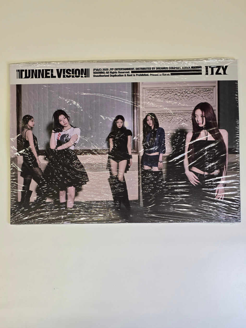 Itzy Tunnel Vision Album Photobook Version