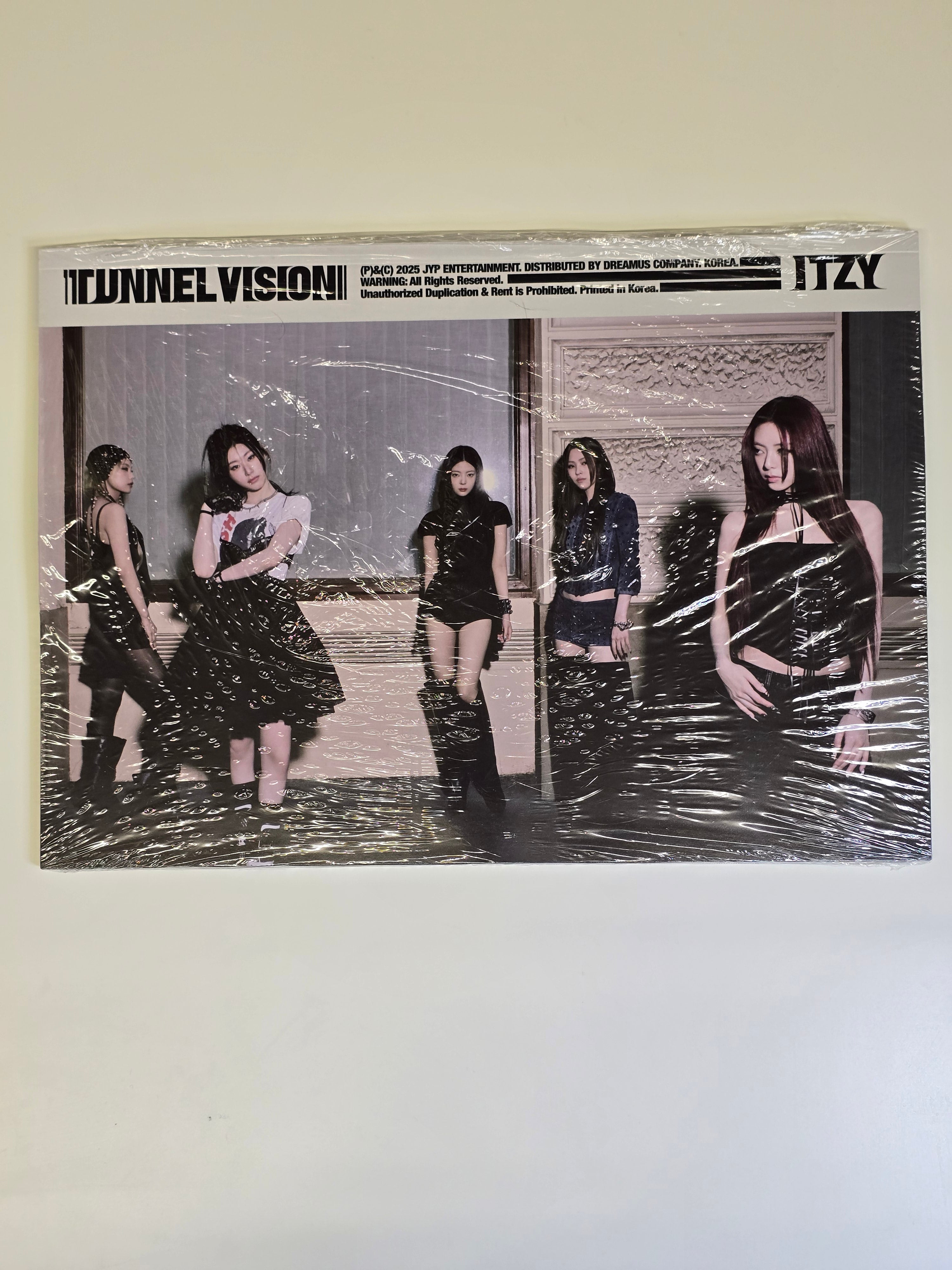 Itzy Tunnel Vision Album Photobook Version
