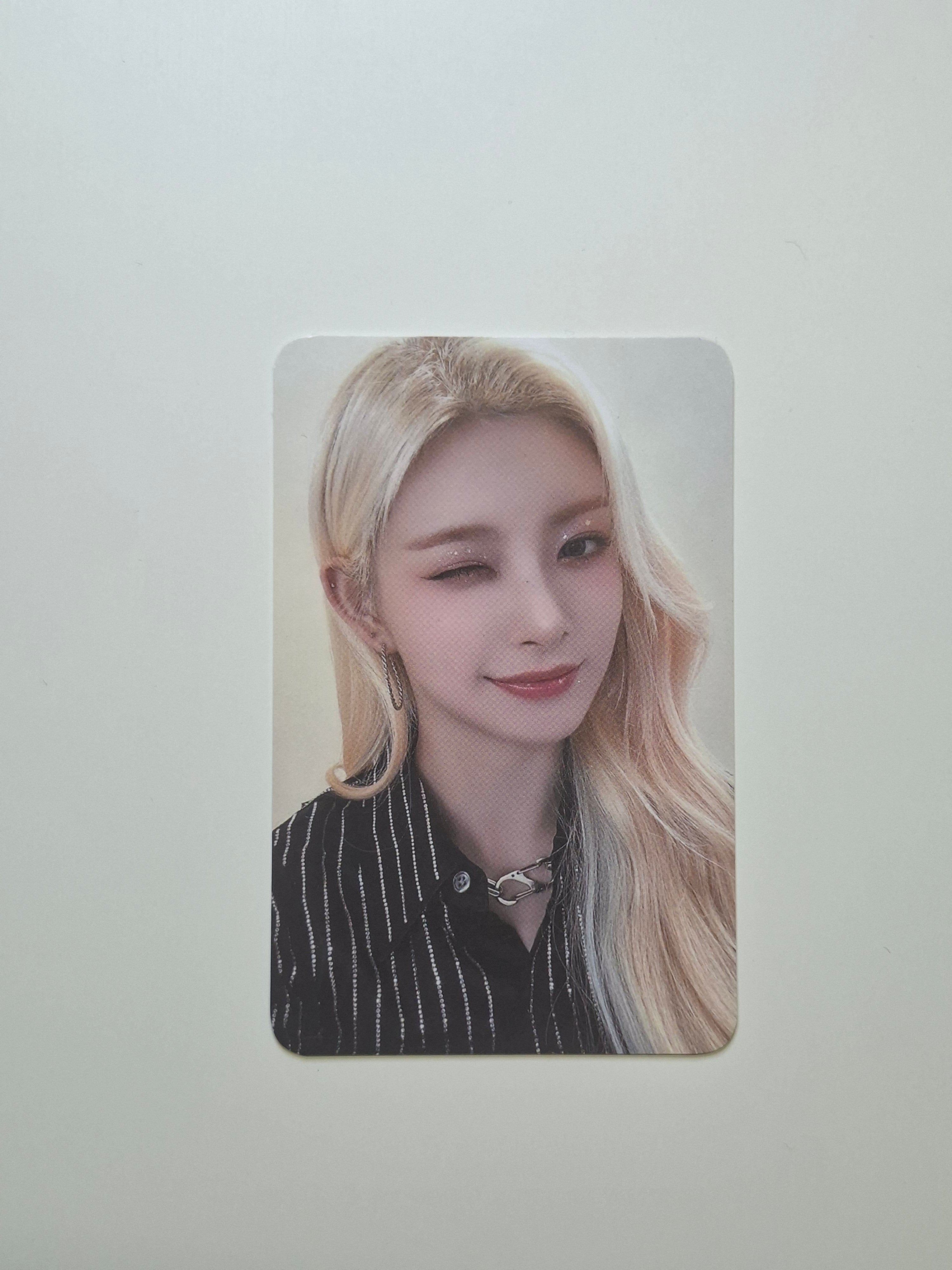 Everglow Europe Tour Photocard Set