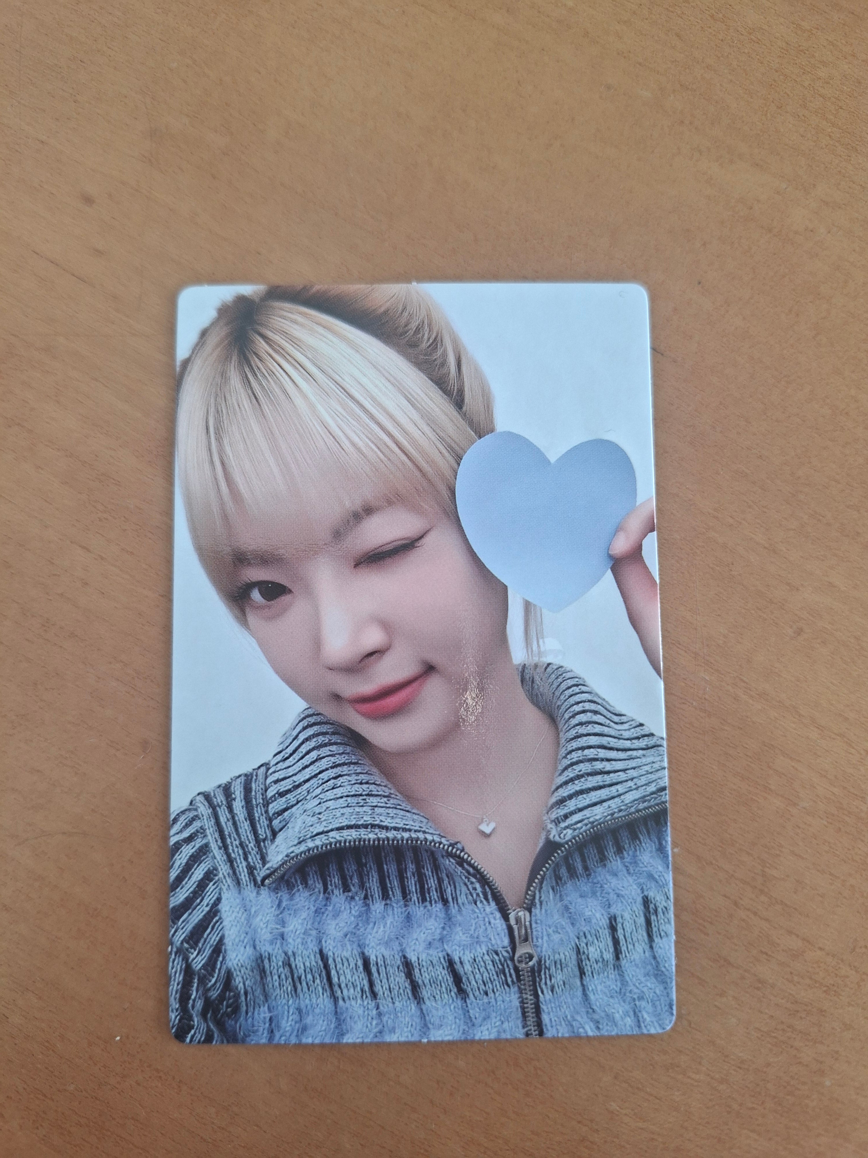 LESSERAFIM Global Fanclub Photocard