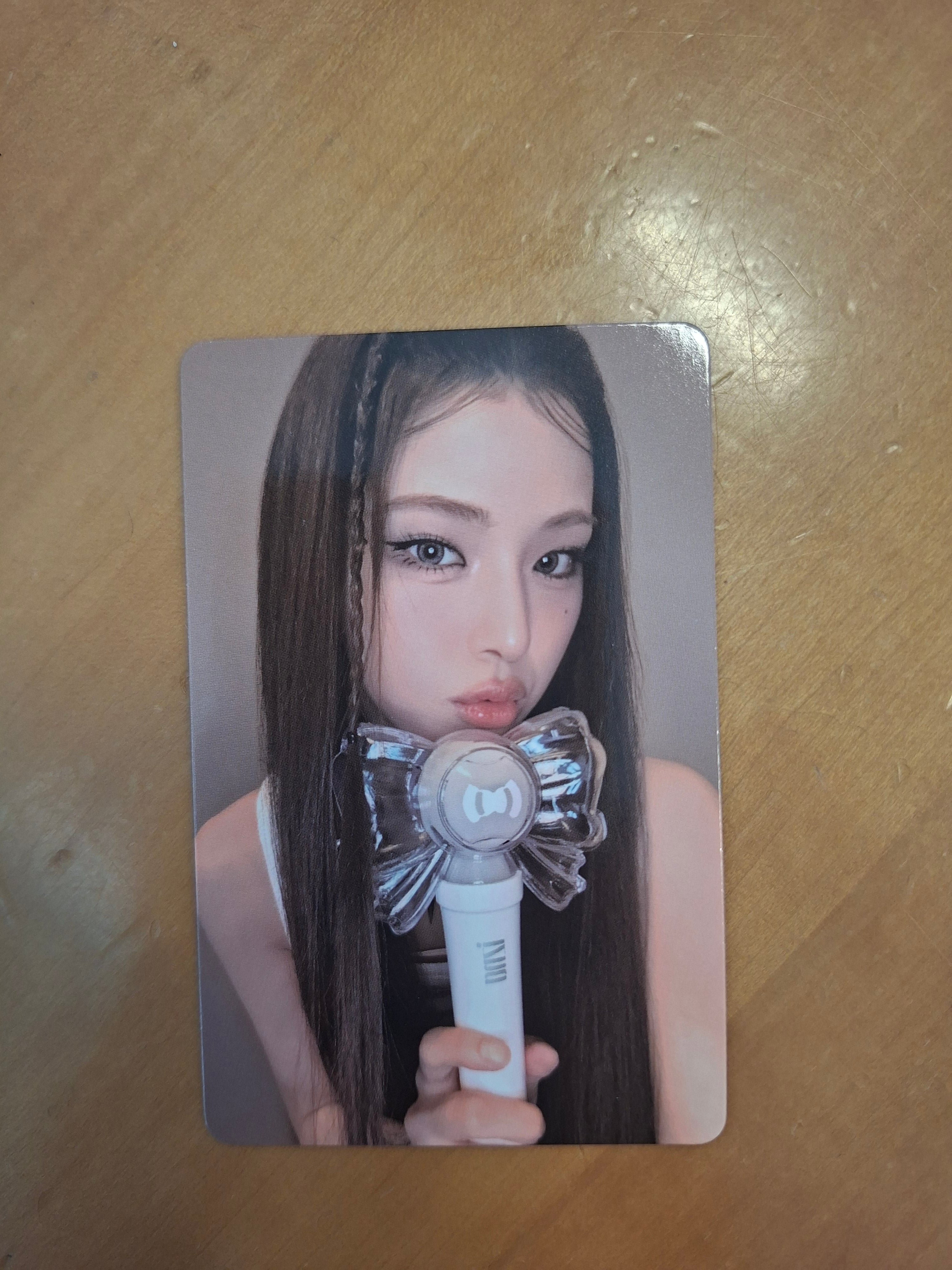 Izna Lightstick Photocard