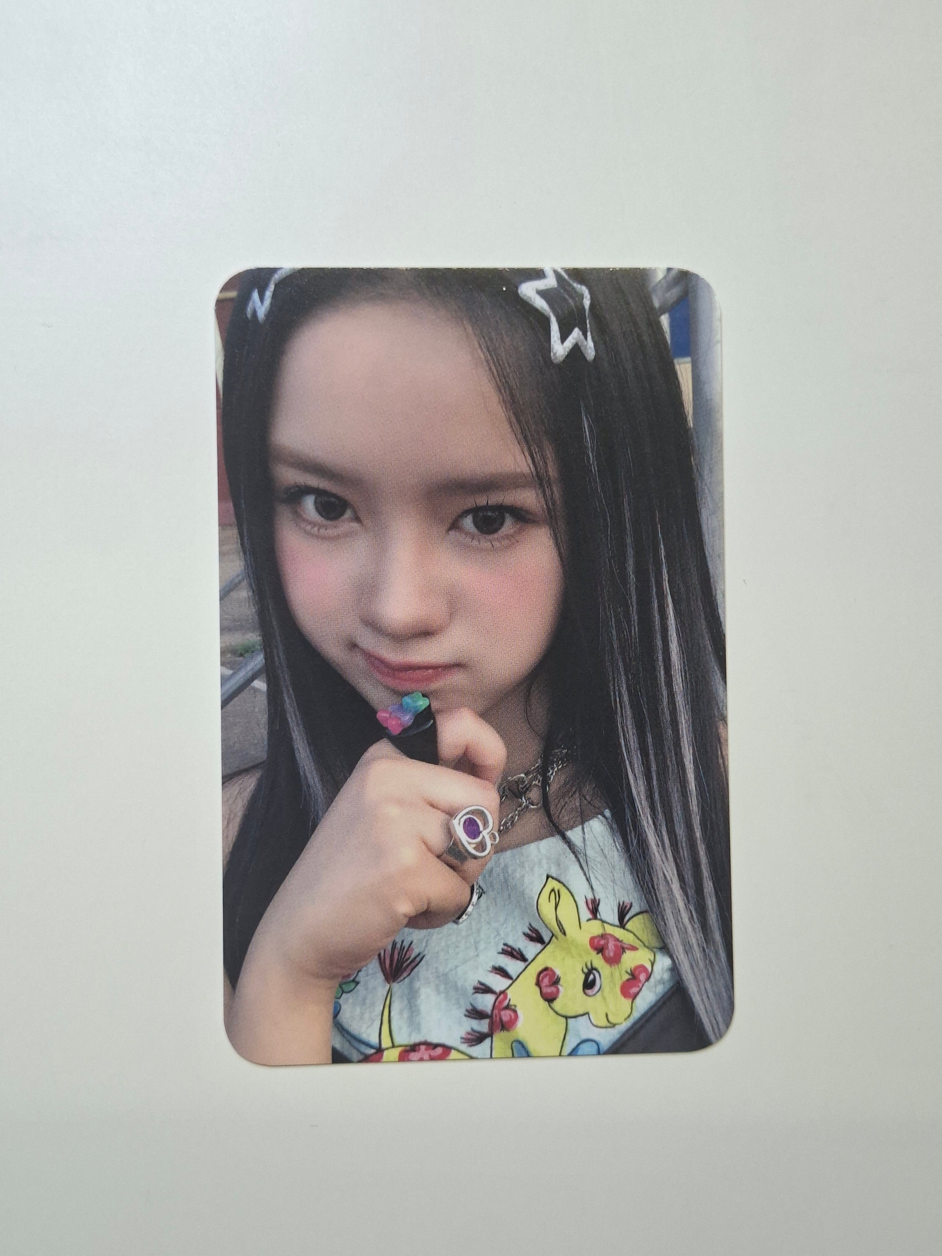 Unis Curious Hello82 Signed Album Event Photocard