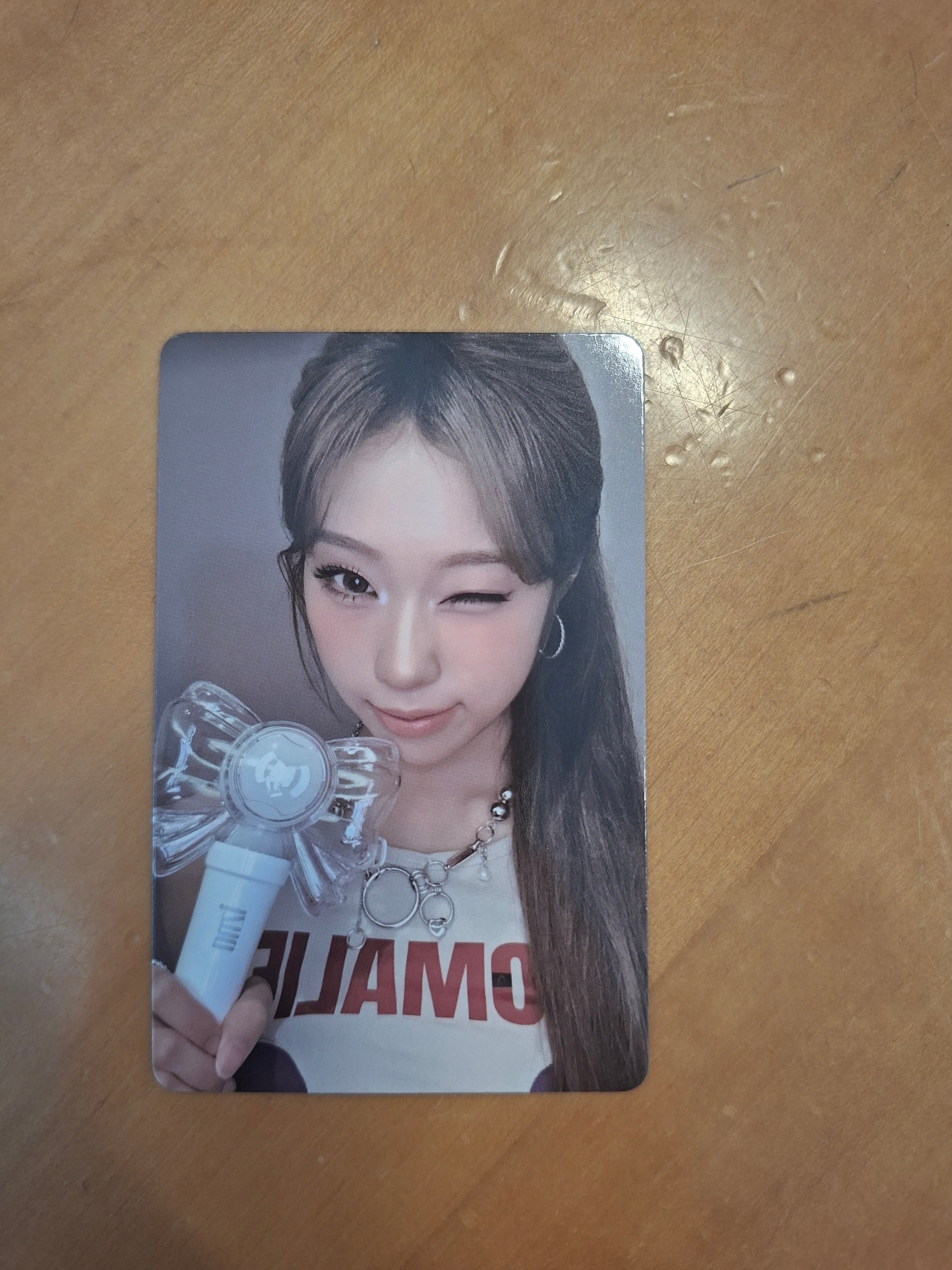 Izna Lightstick Photocard