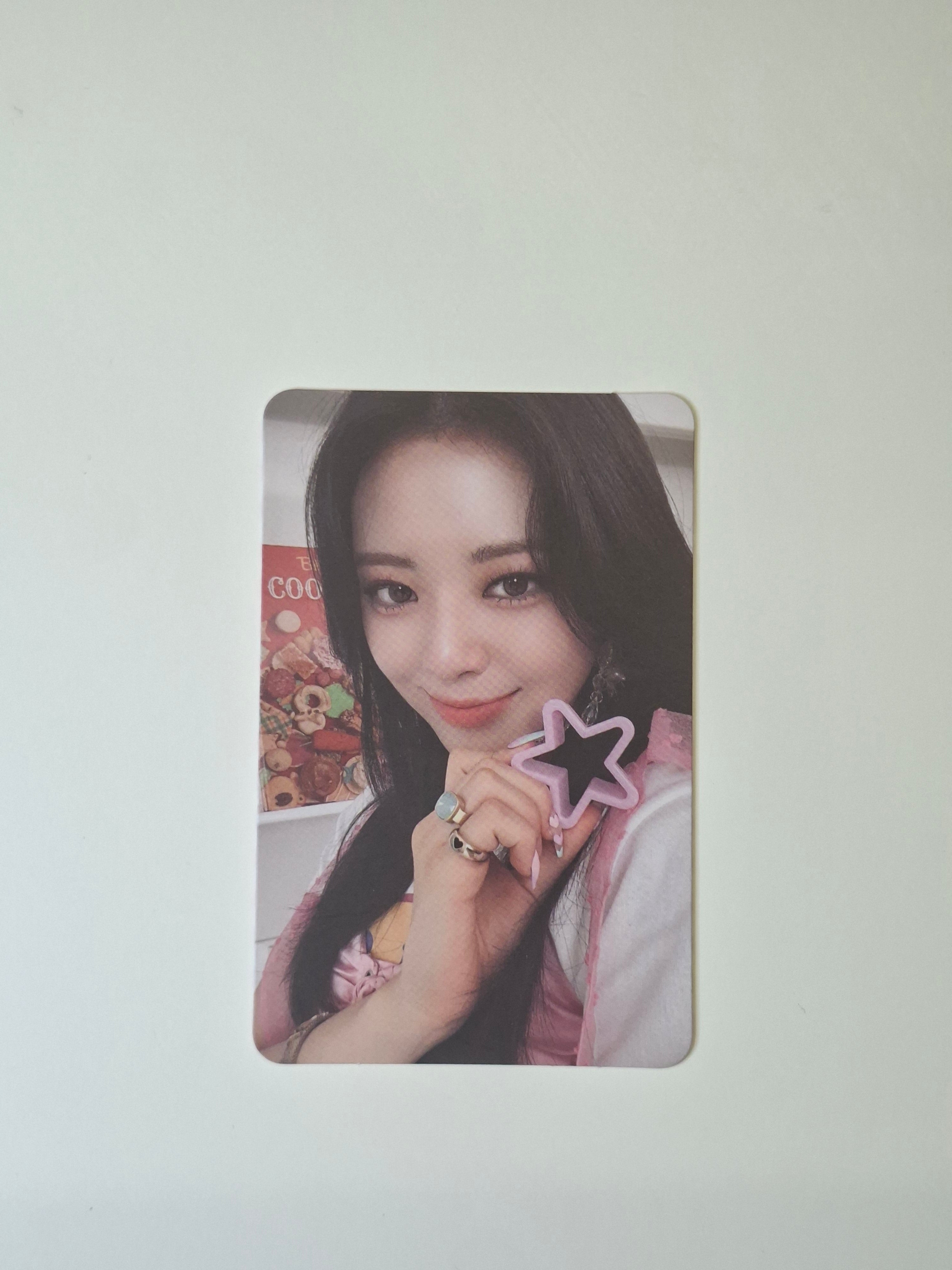 Itzy Crazy in Love Album Photocard