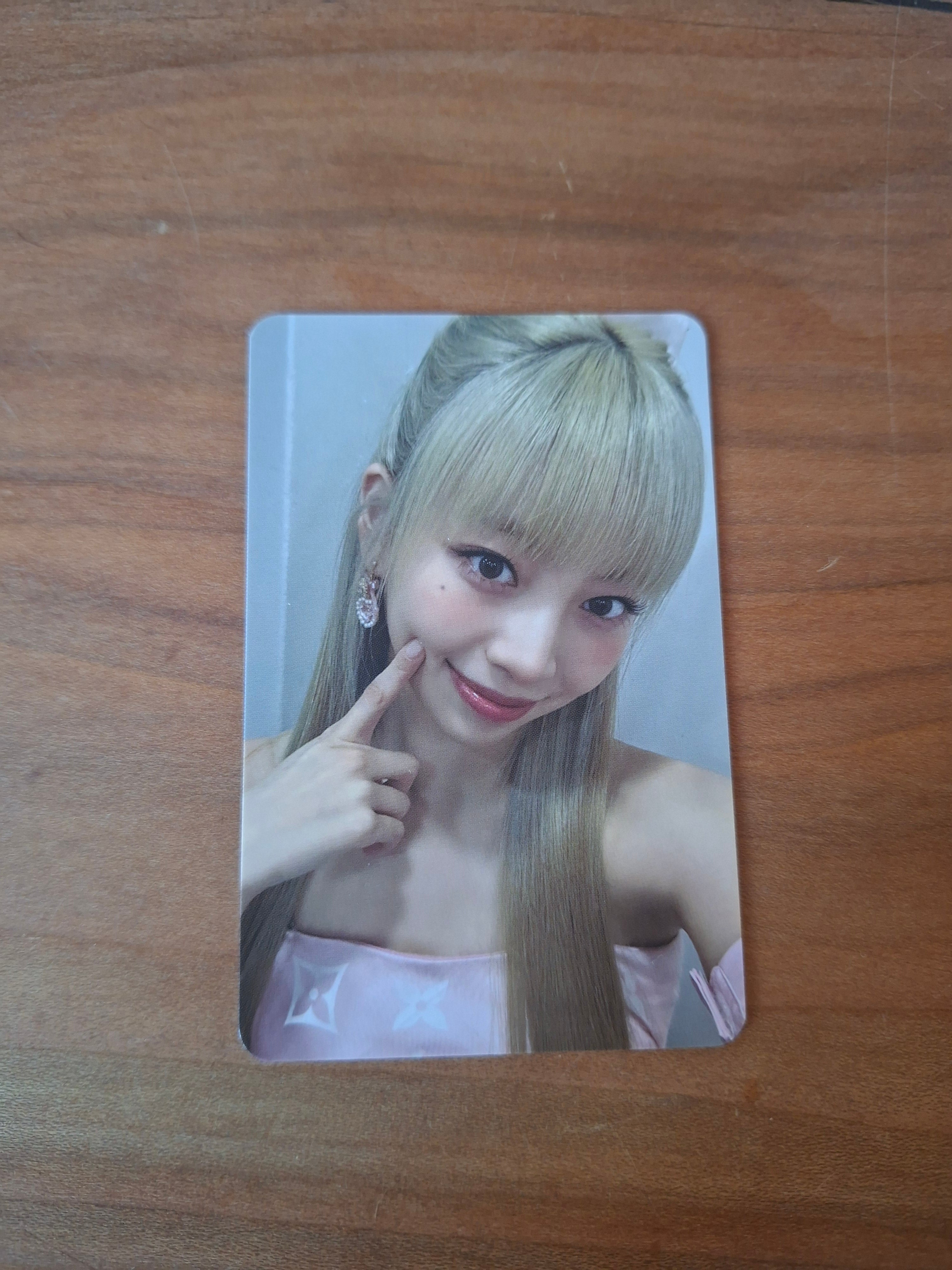 We Unis Pop up Store Photocard Set