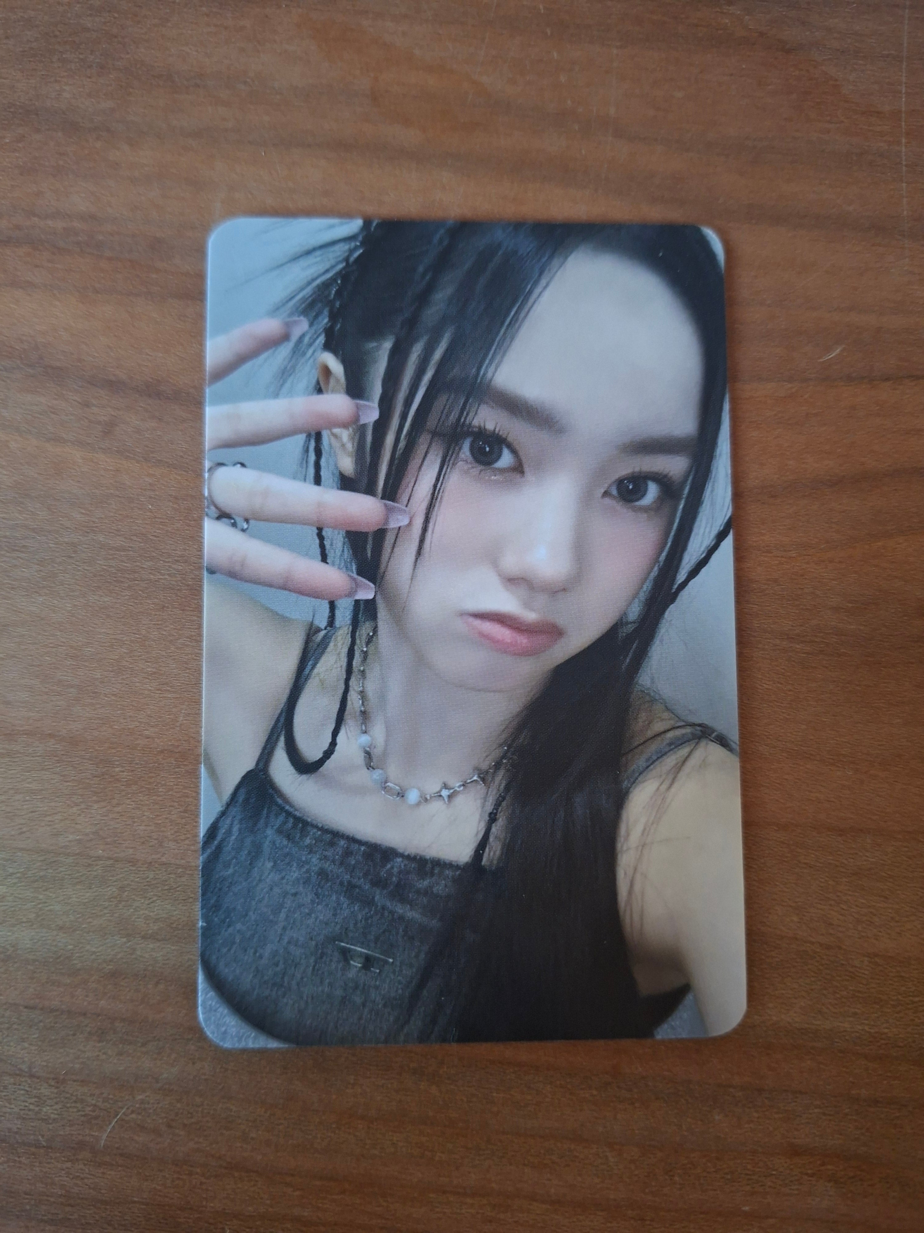 We Unis Pop up Store Photocard Set
