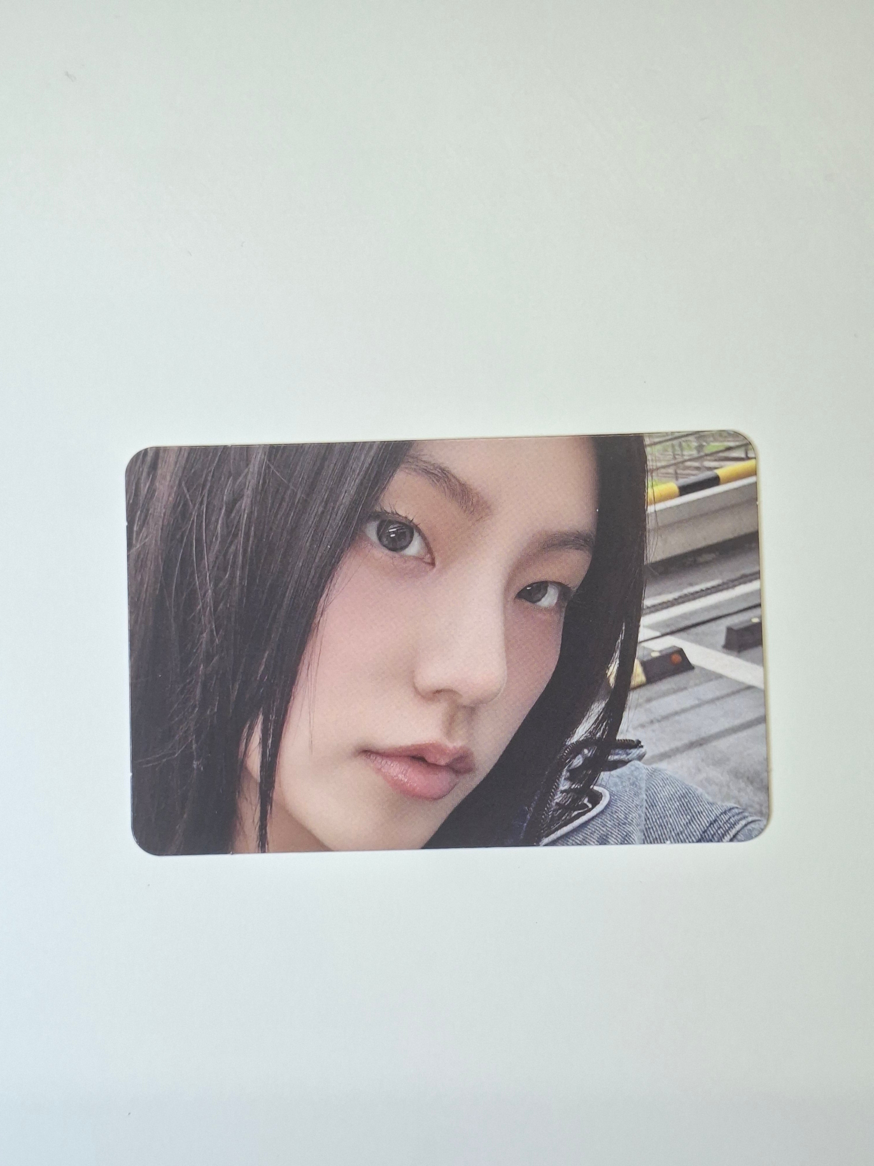 Itzy Gold Photobook Album Photocard