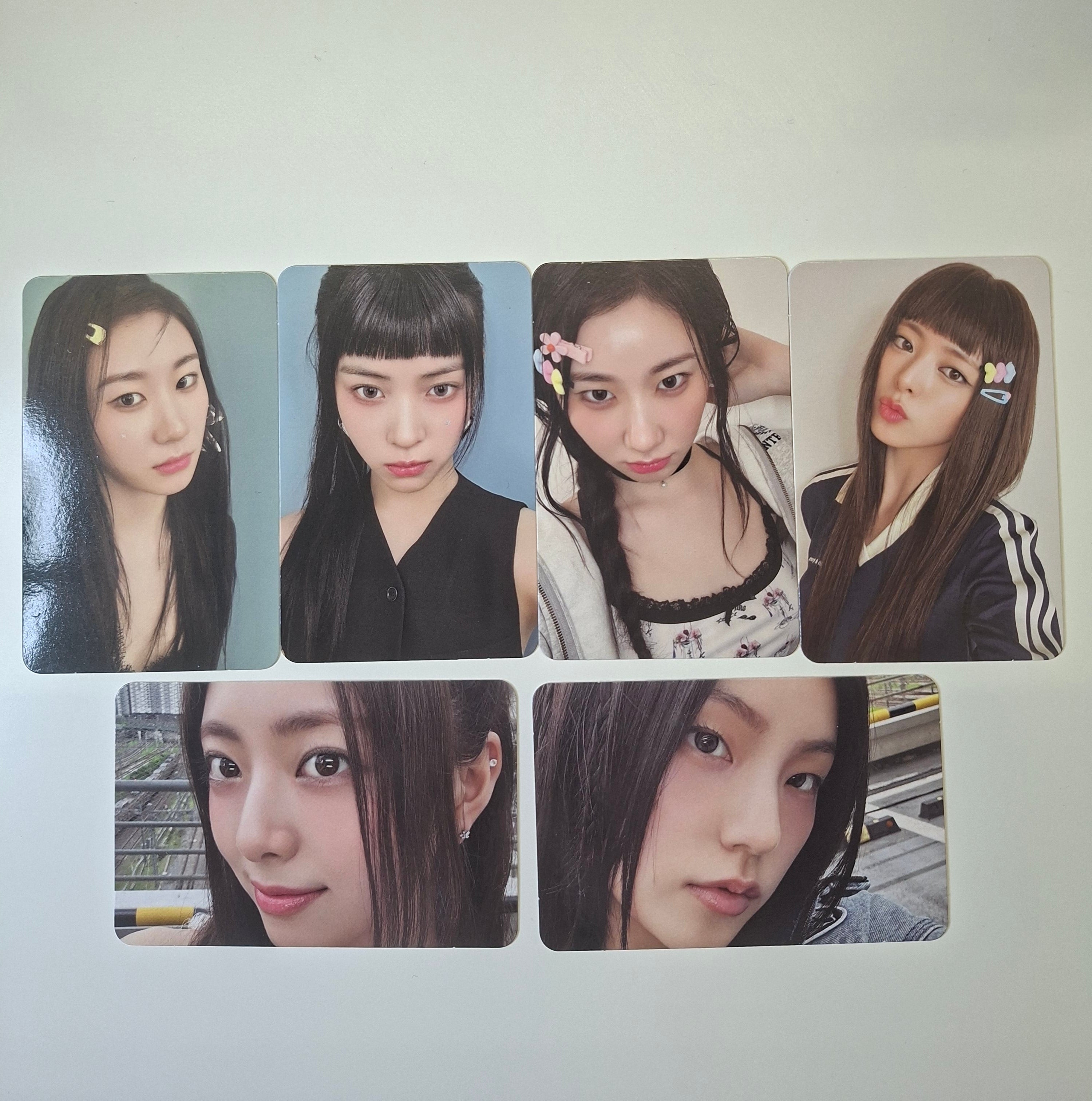 Itzy Gold Photobook Album Photocard