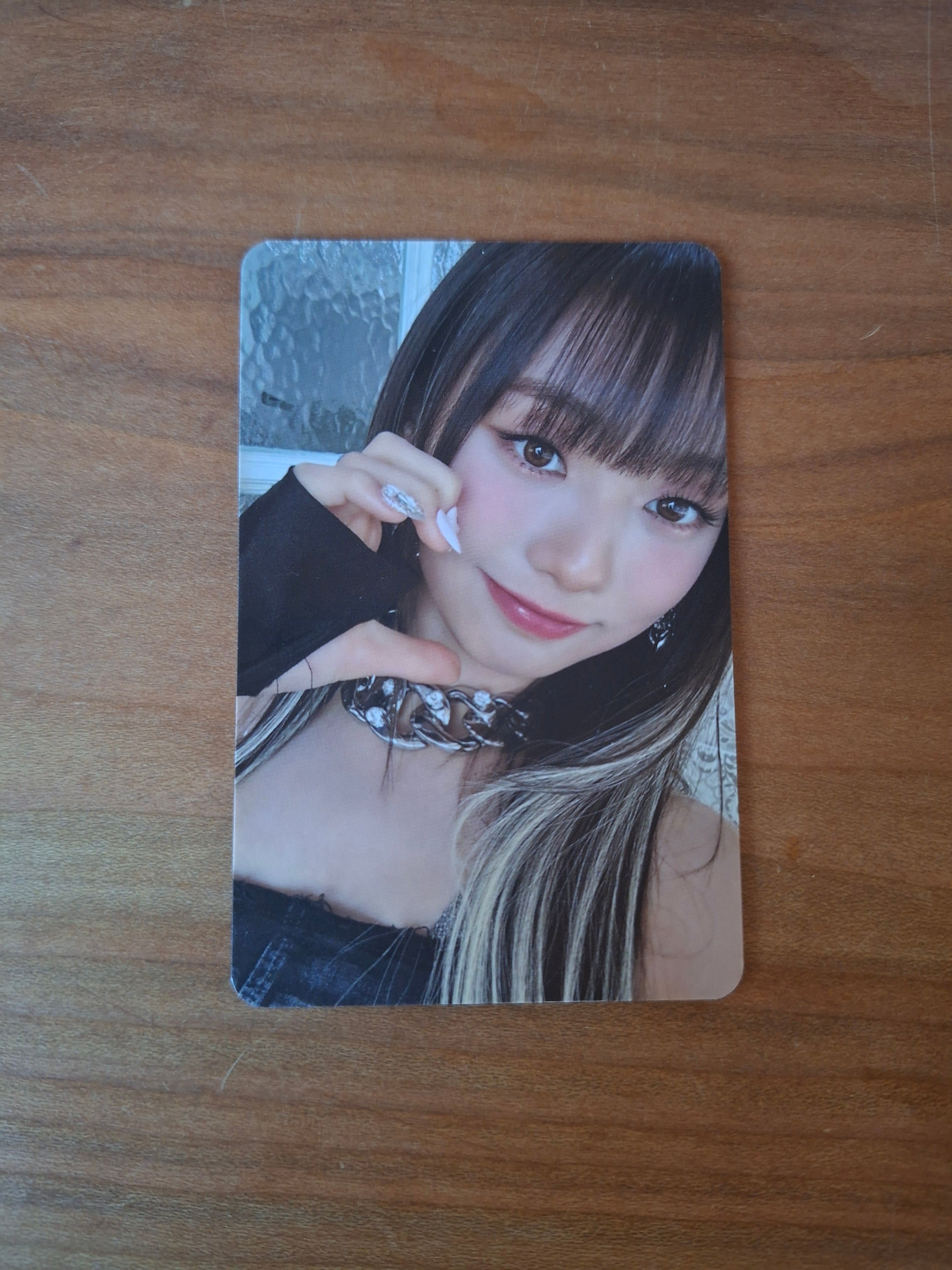 We Unis Pop up Store Photocard Set