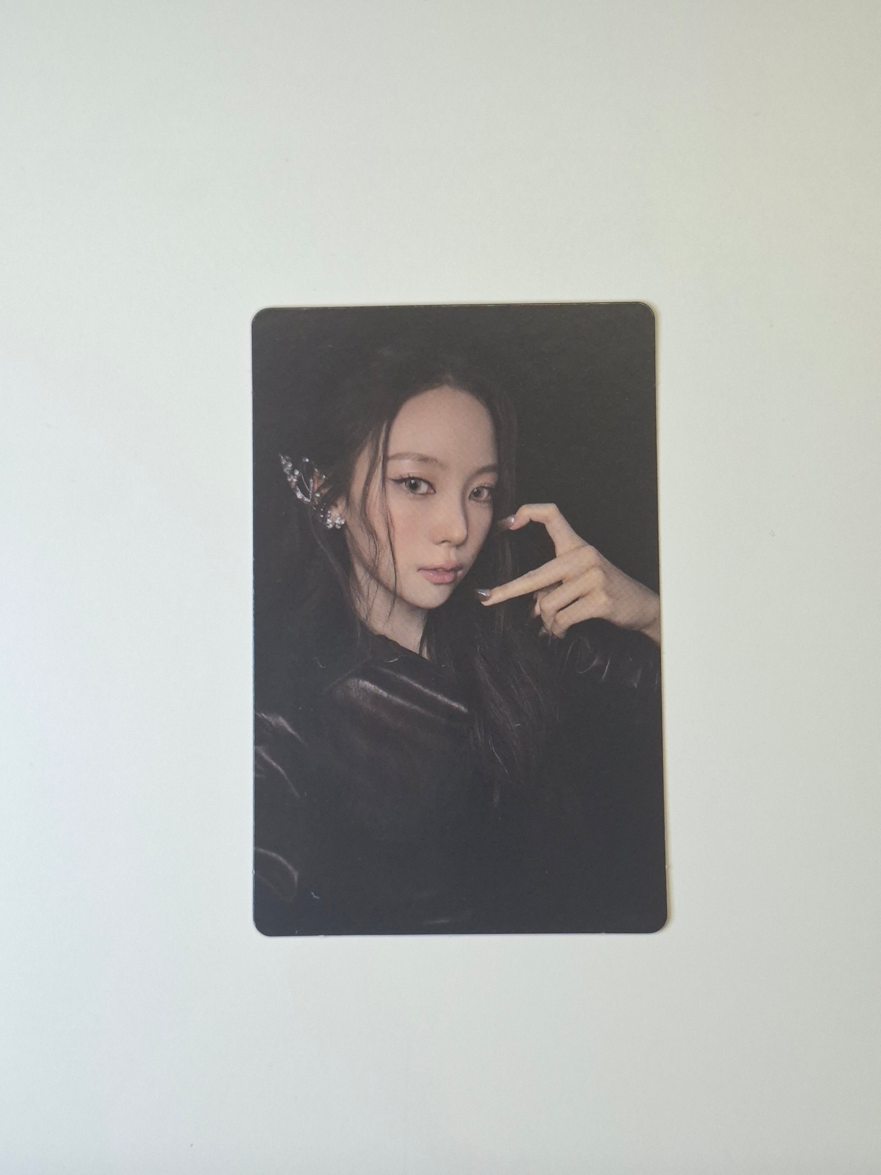 Meovv Bite Now Pop Up Cape Photocard