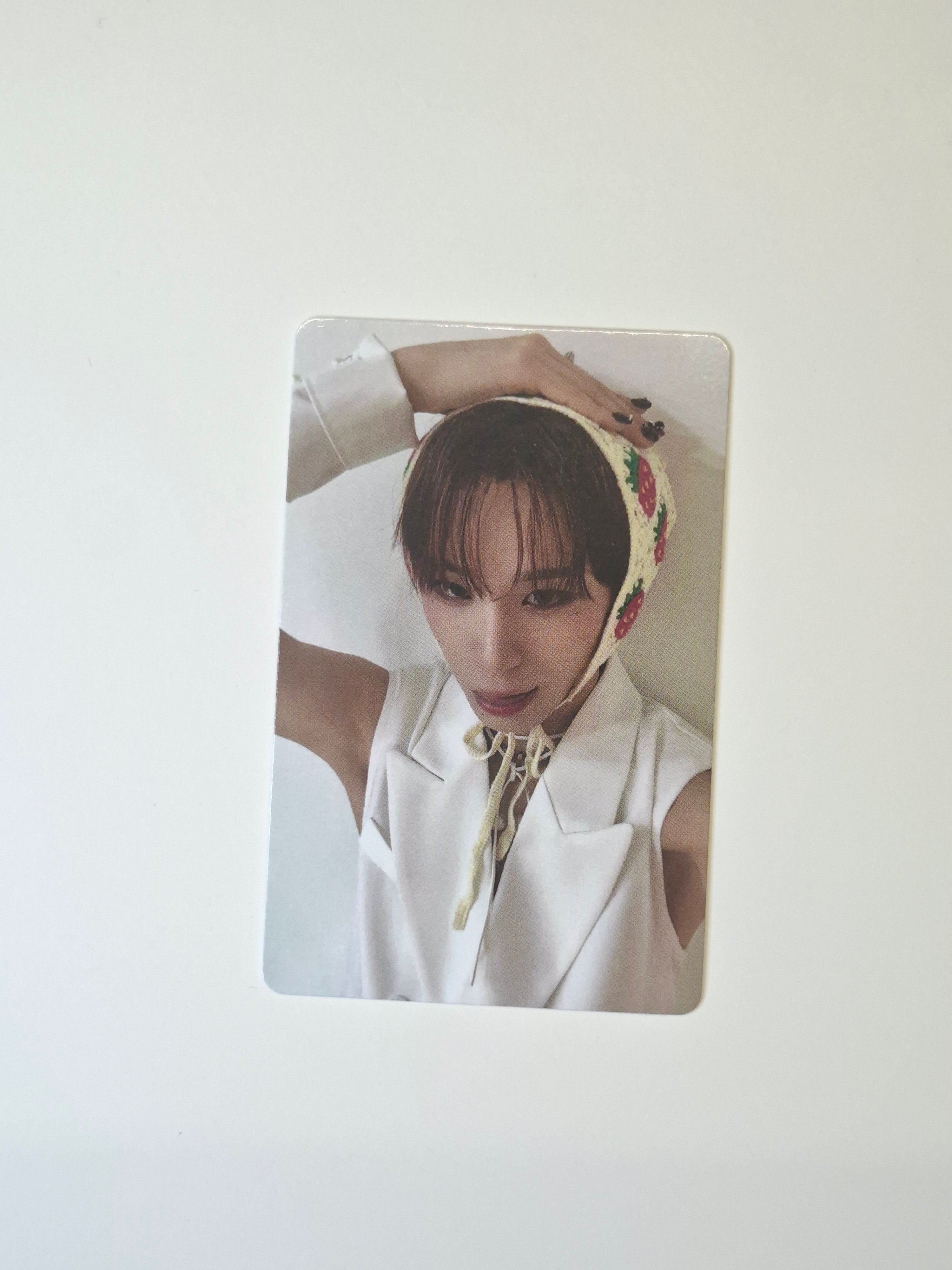 Xlov I One Fanplee Fansign Photocard