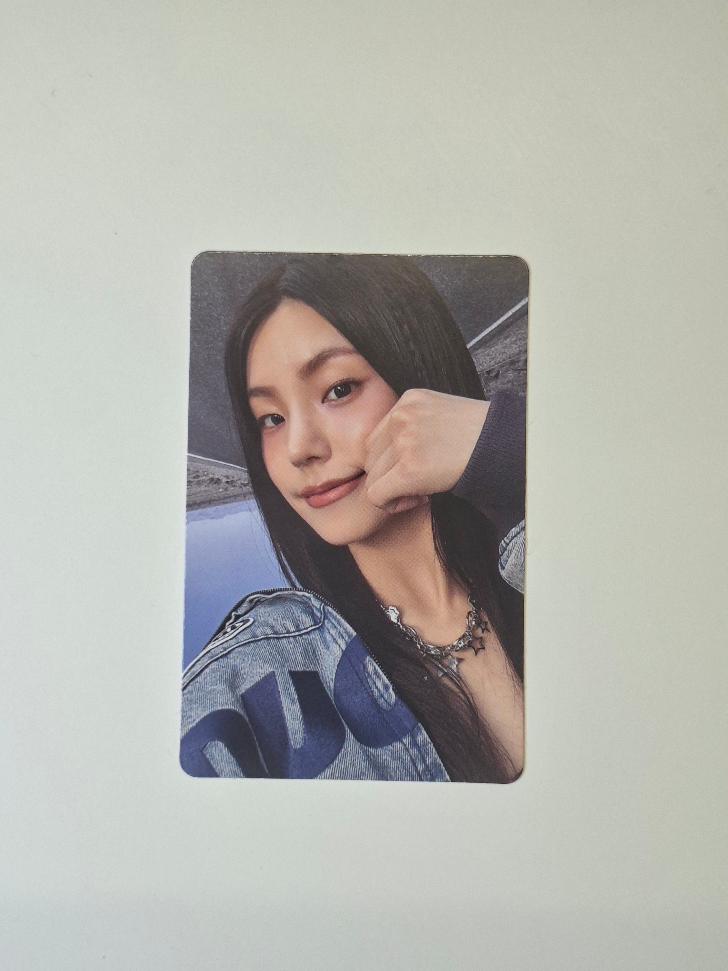 Itzy Gold Yeji CU POB