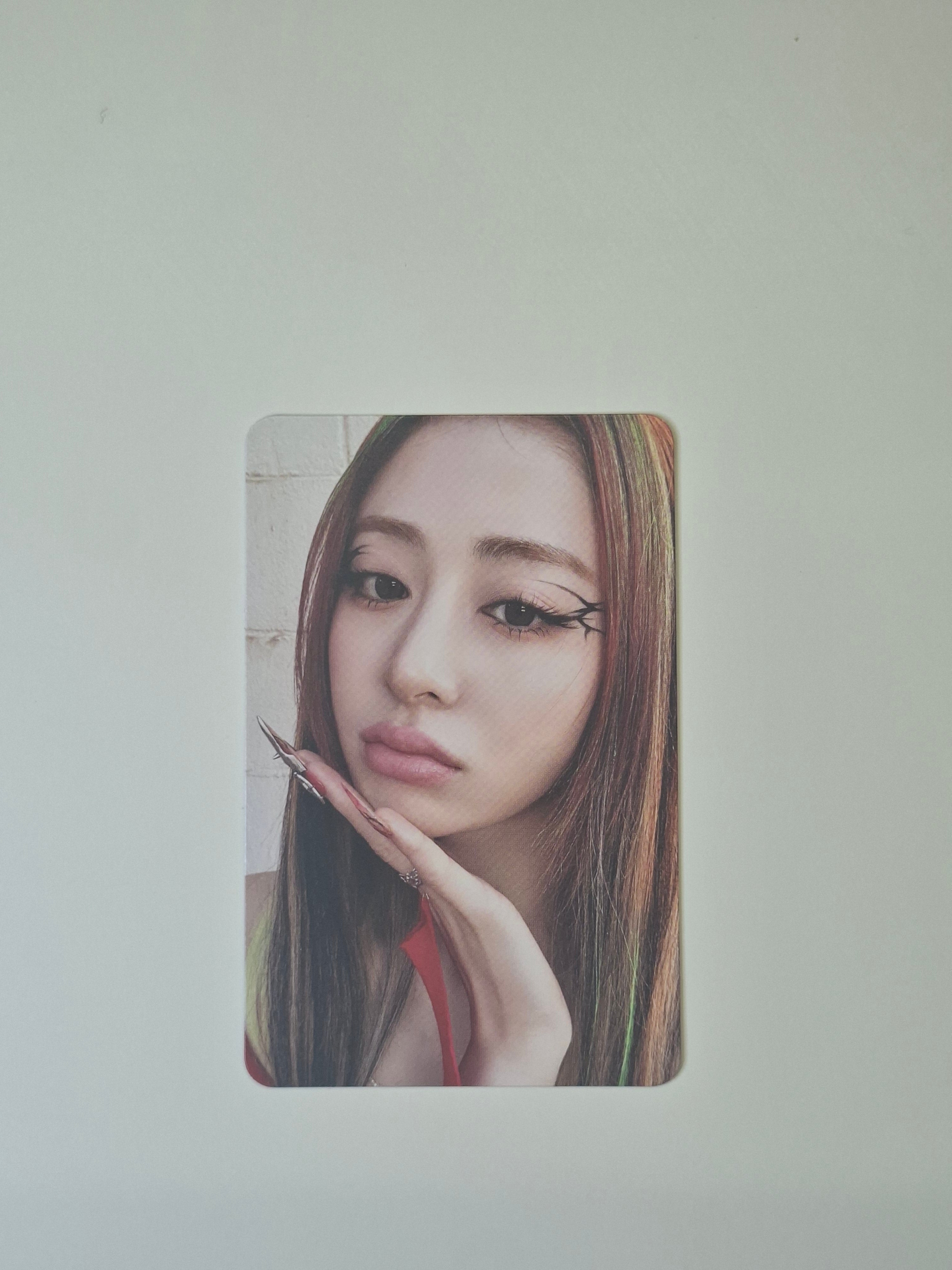 Lesserafim Crazy Weverse Yunjin