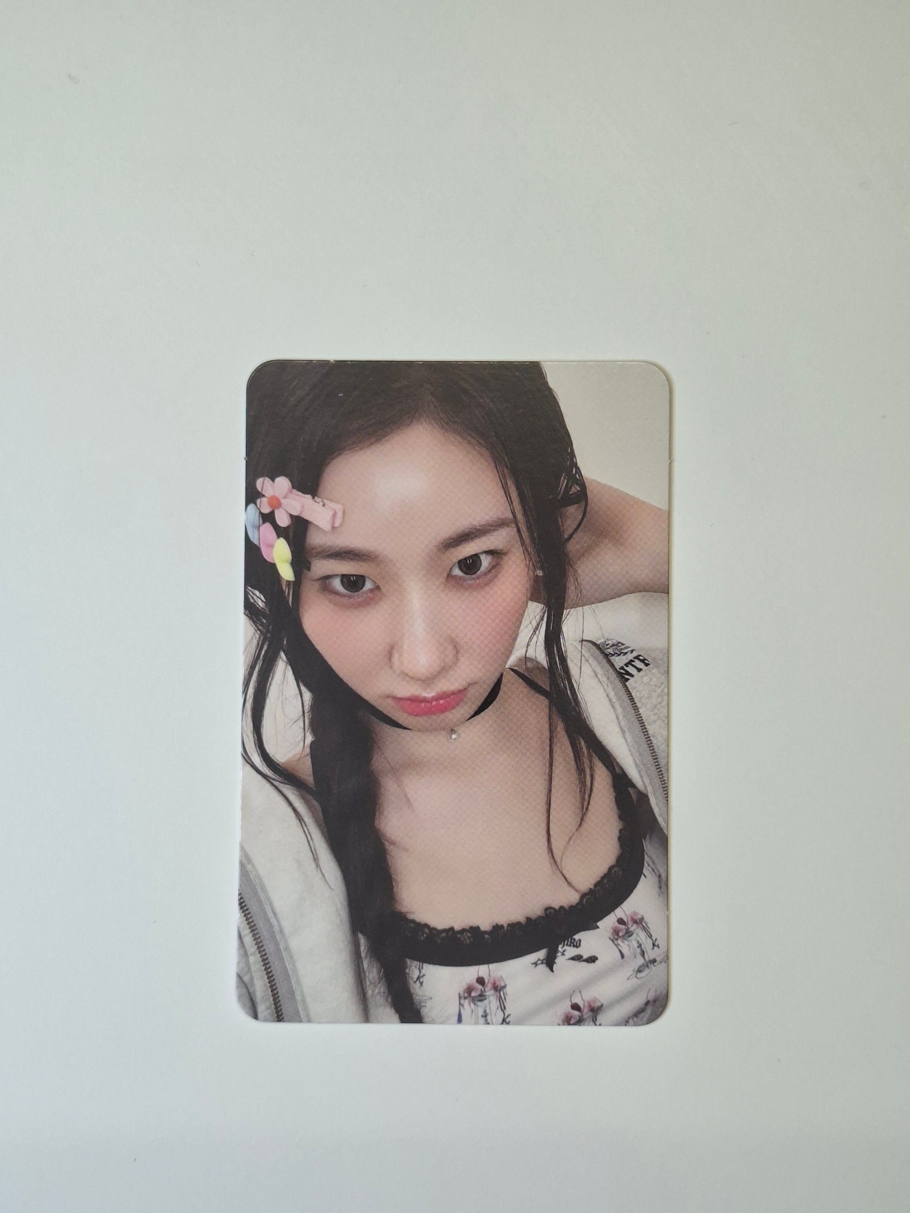 Itzy Gold Photobook Album Photocard