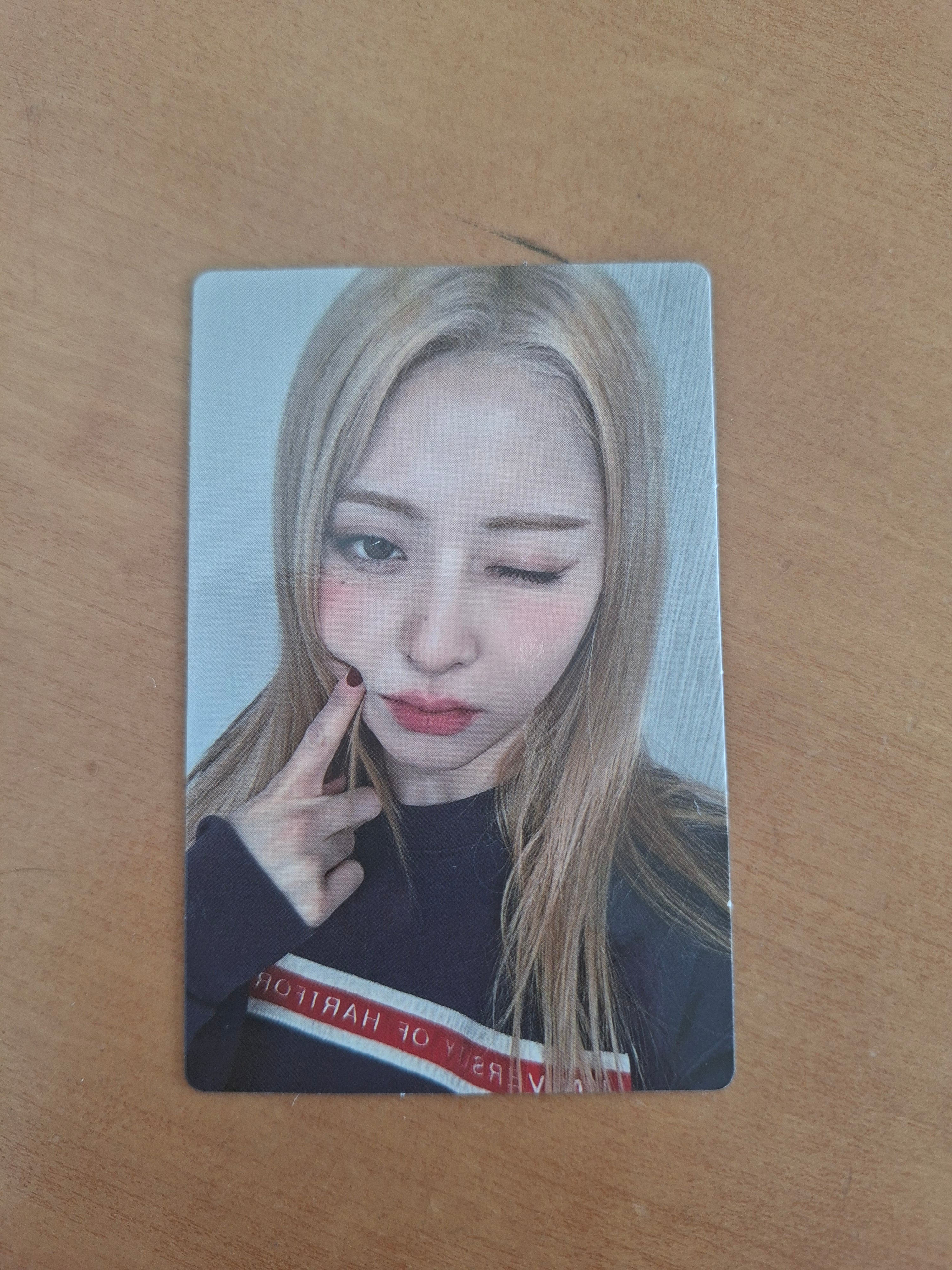 LESSERAFIM Global Fanclub Photocard