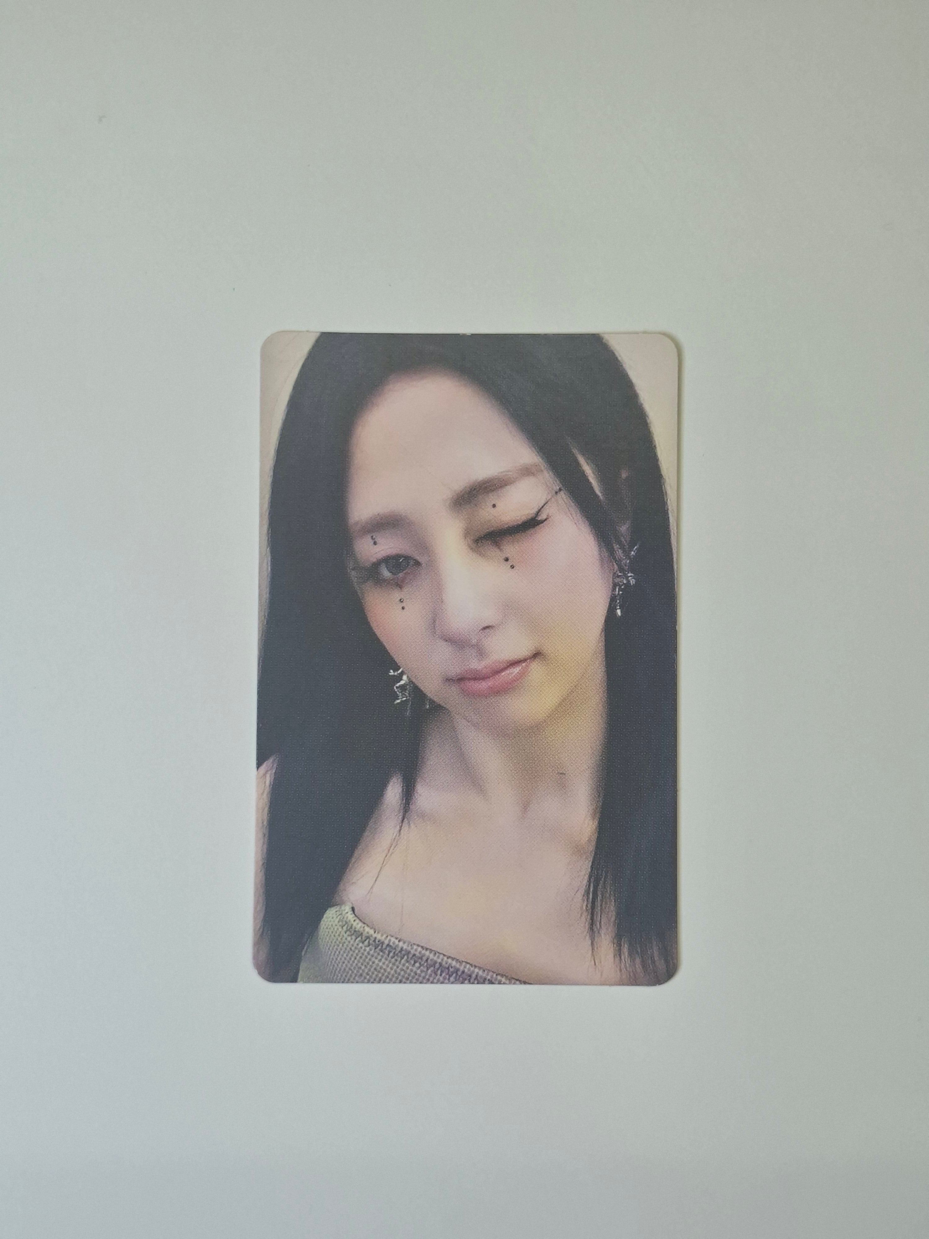 Lesserafim Crazy Balaclava Photocard
